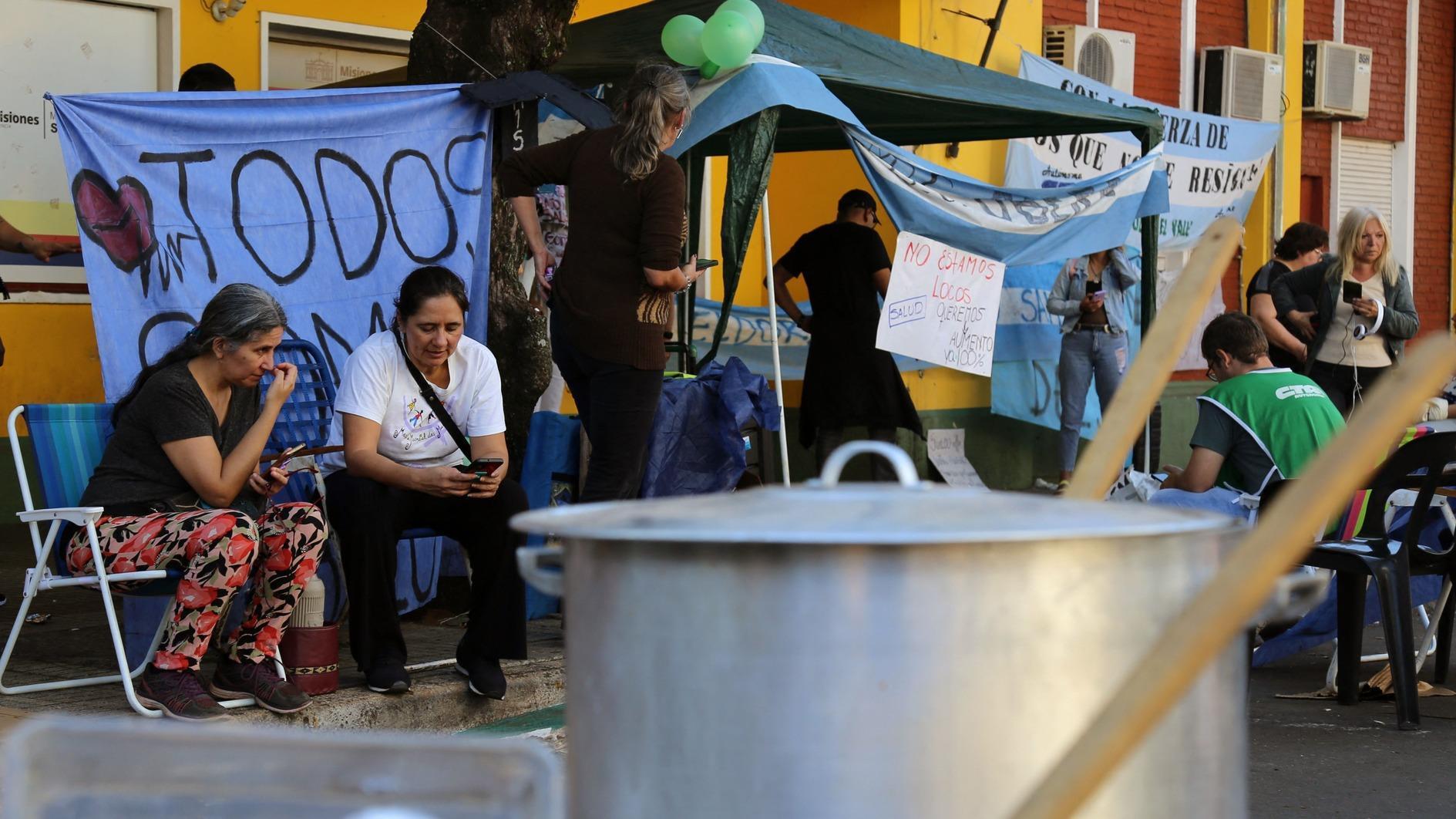 Argentine economic activity plunges amid austerity drive