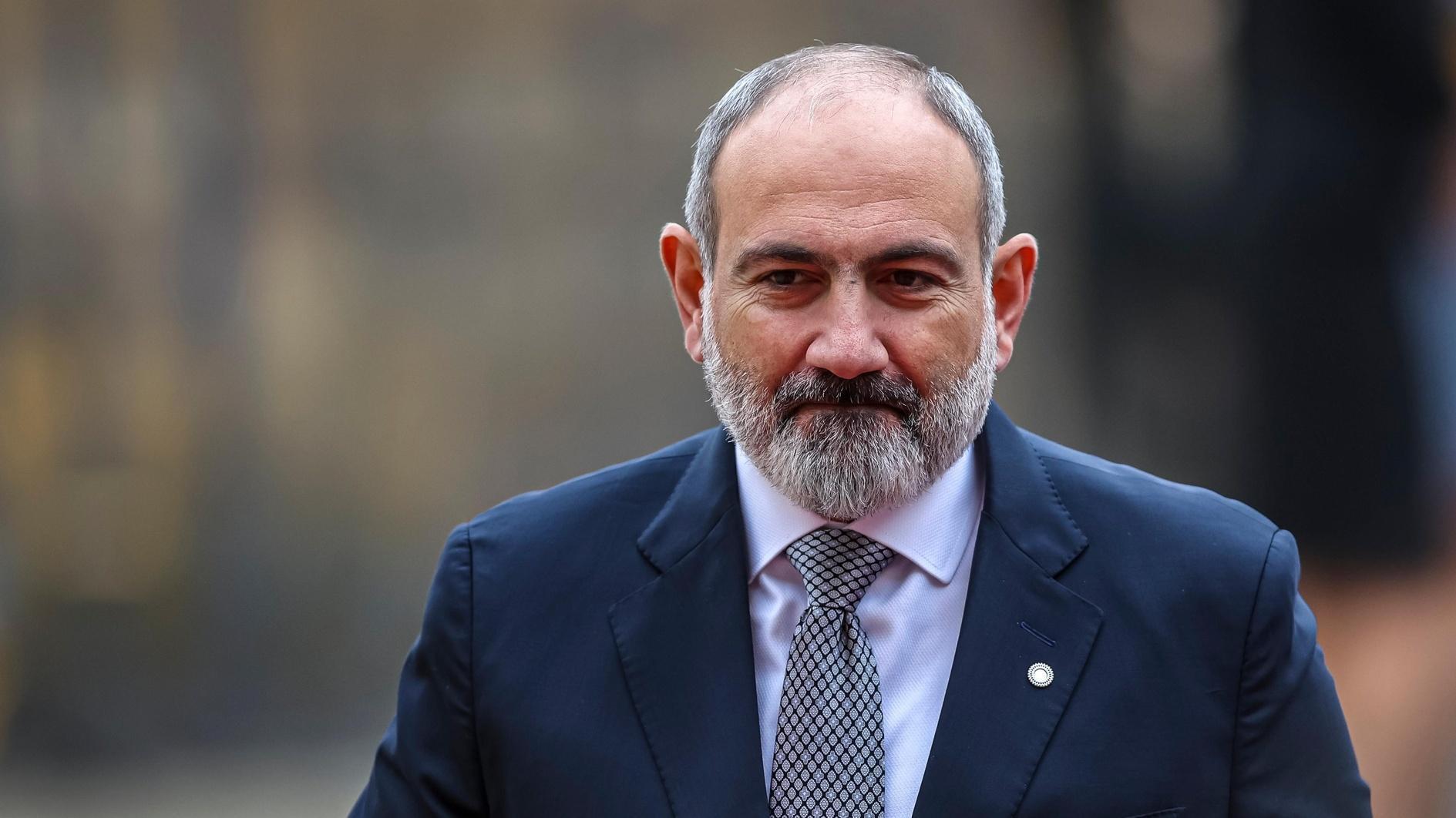 Pashinyan calls on public to abandon ‘historic Armenia’ vision