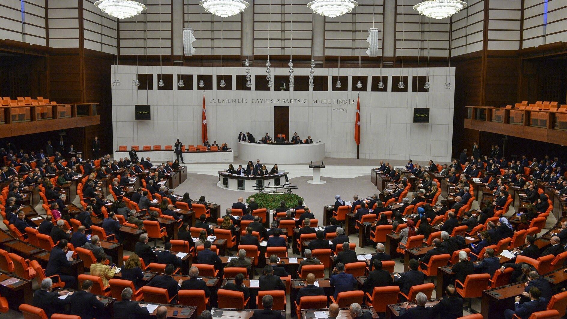 AKP-lov om å hindre avsløringer fra pensjonert militærpersonell