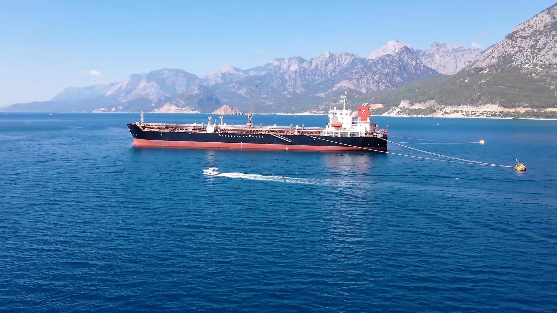 92 mln TL in fines imposed on polluting ships in Antalya