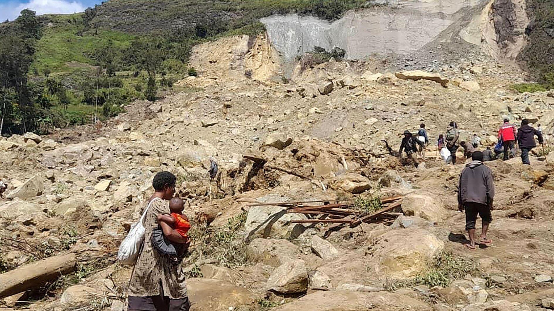 Children in shock as aid reaches Papua New Guinea landslide site
