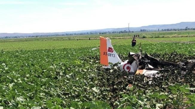 Military training aircraft in Türkiye crashes, kills two: Ministry
