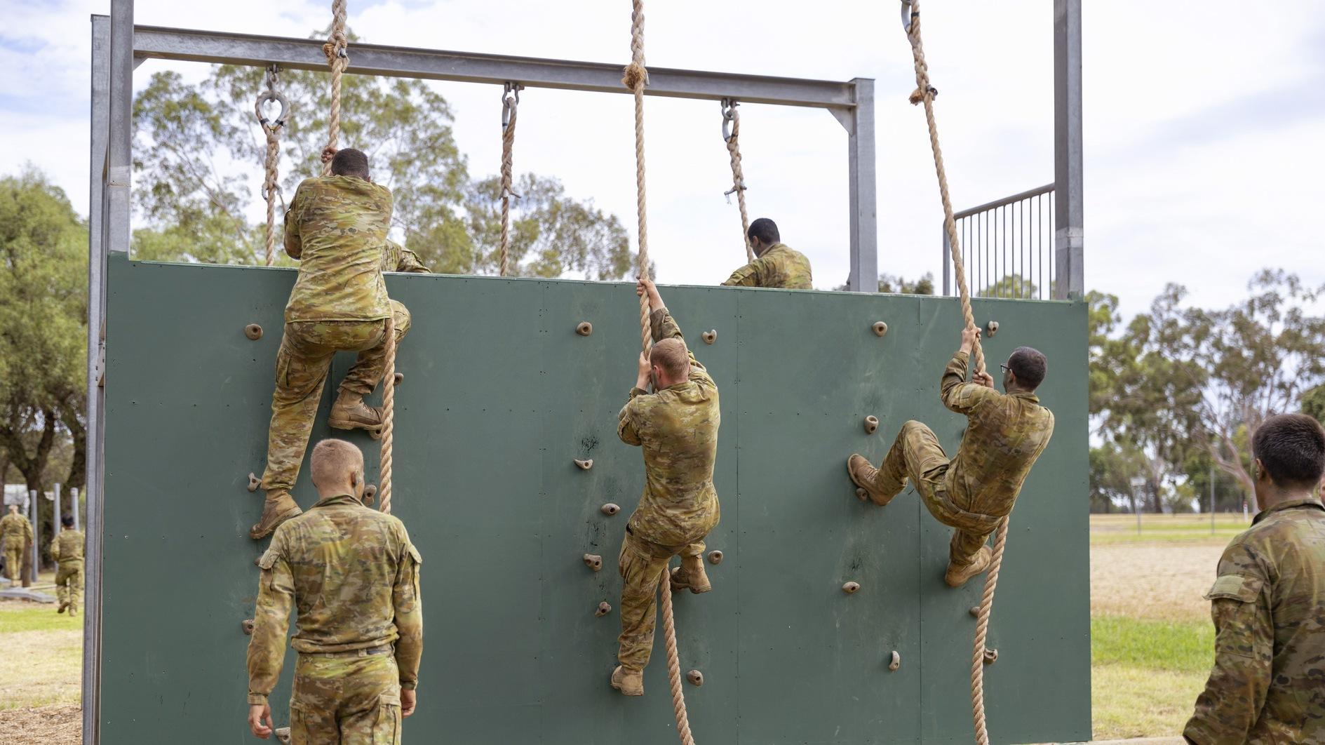 Australia opens military to non-citizens
