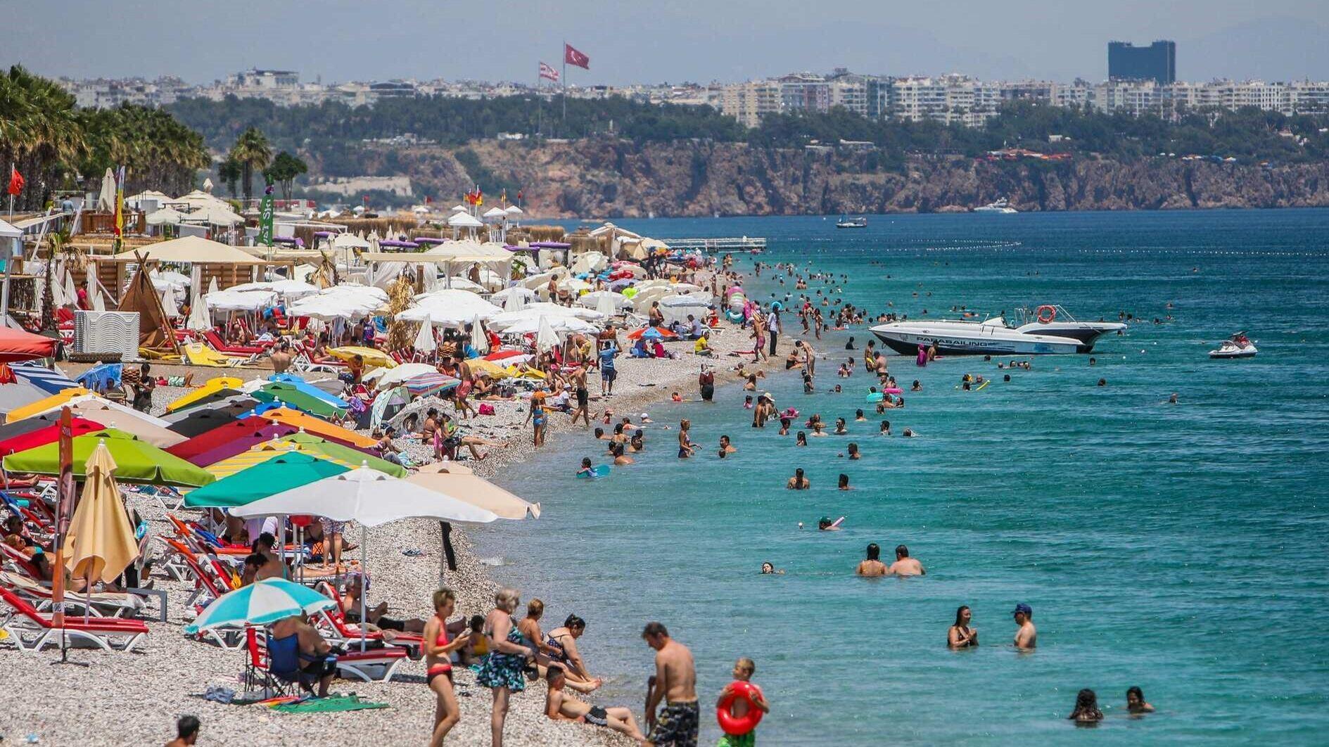 Antalya welcomes record 4 mln tourists in five months
