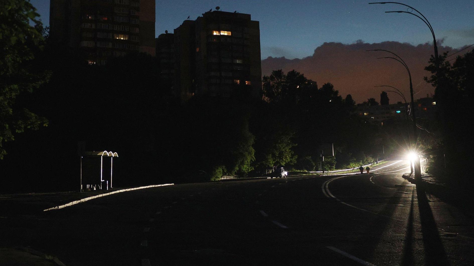 Ukraine prolongs outages after power plant strikes