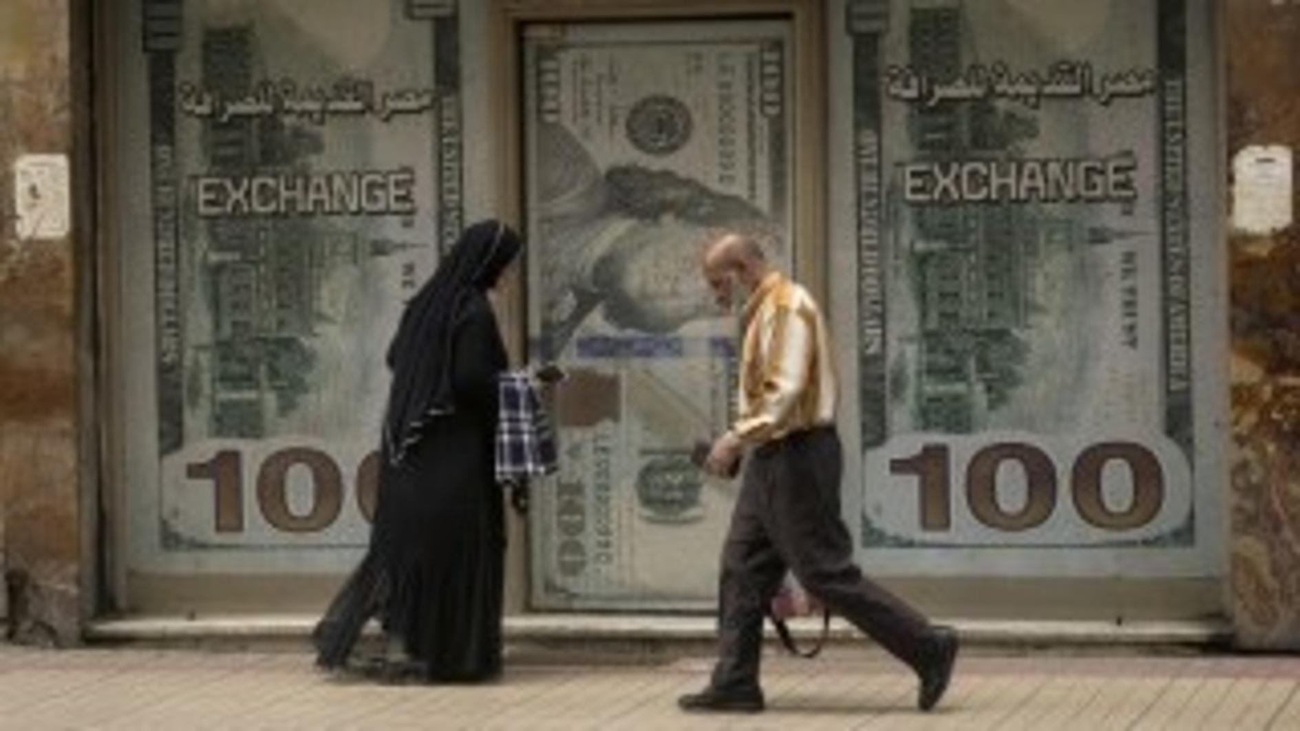 IMF gives draft approval to $820 mln Egypt payout