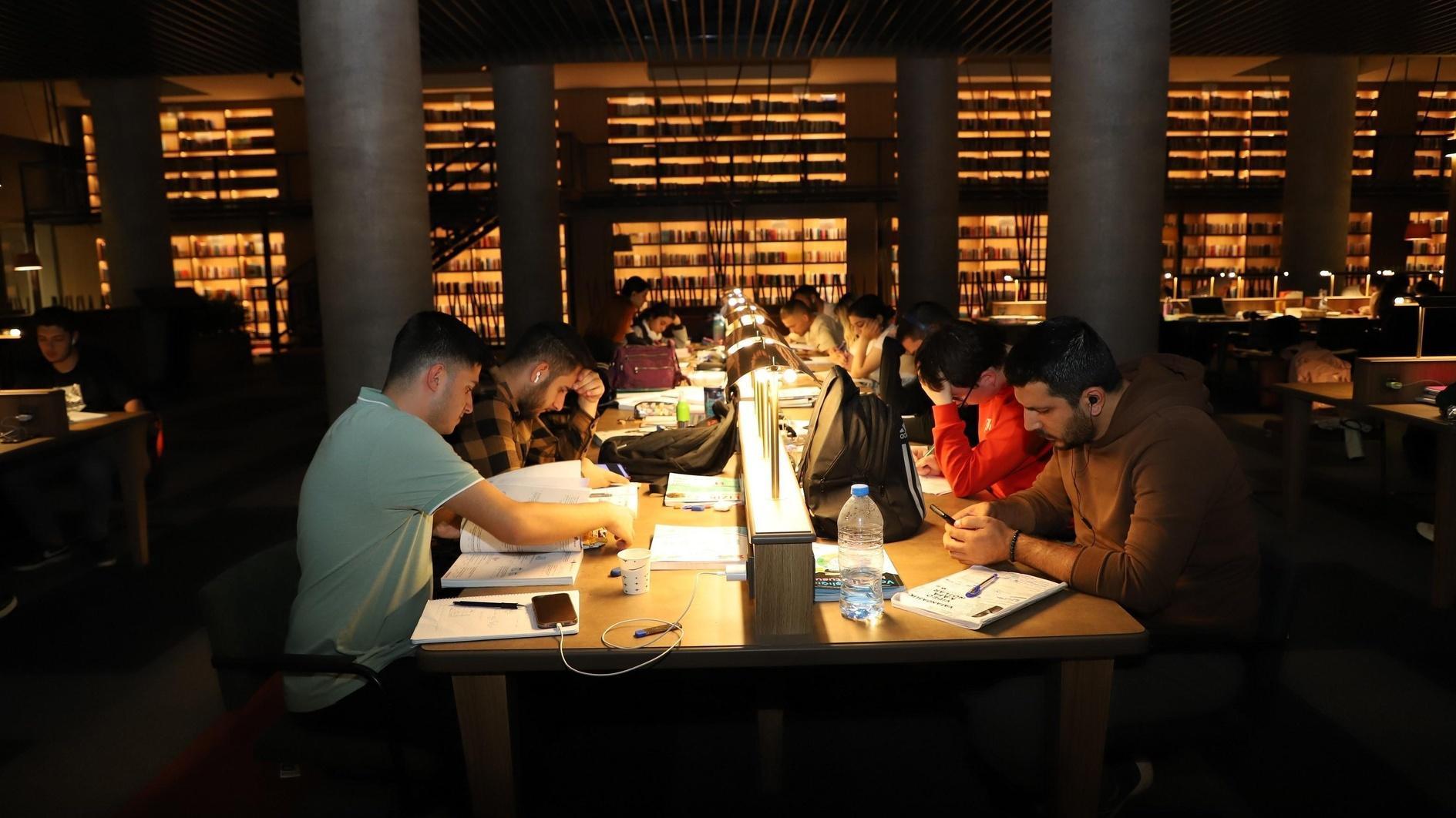 Türkiyes libraries see substantial growth in 2023: Official data