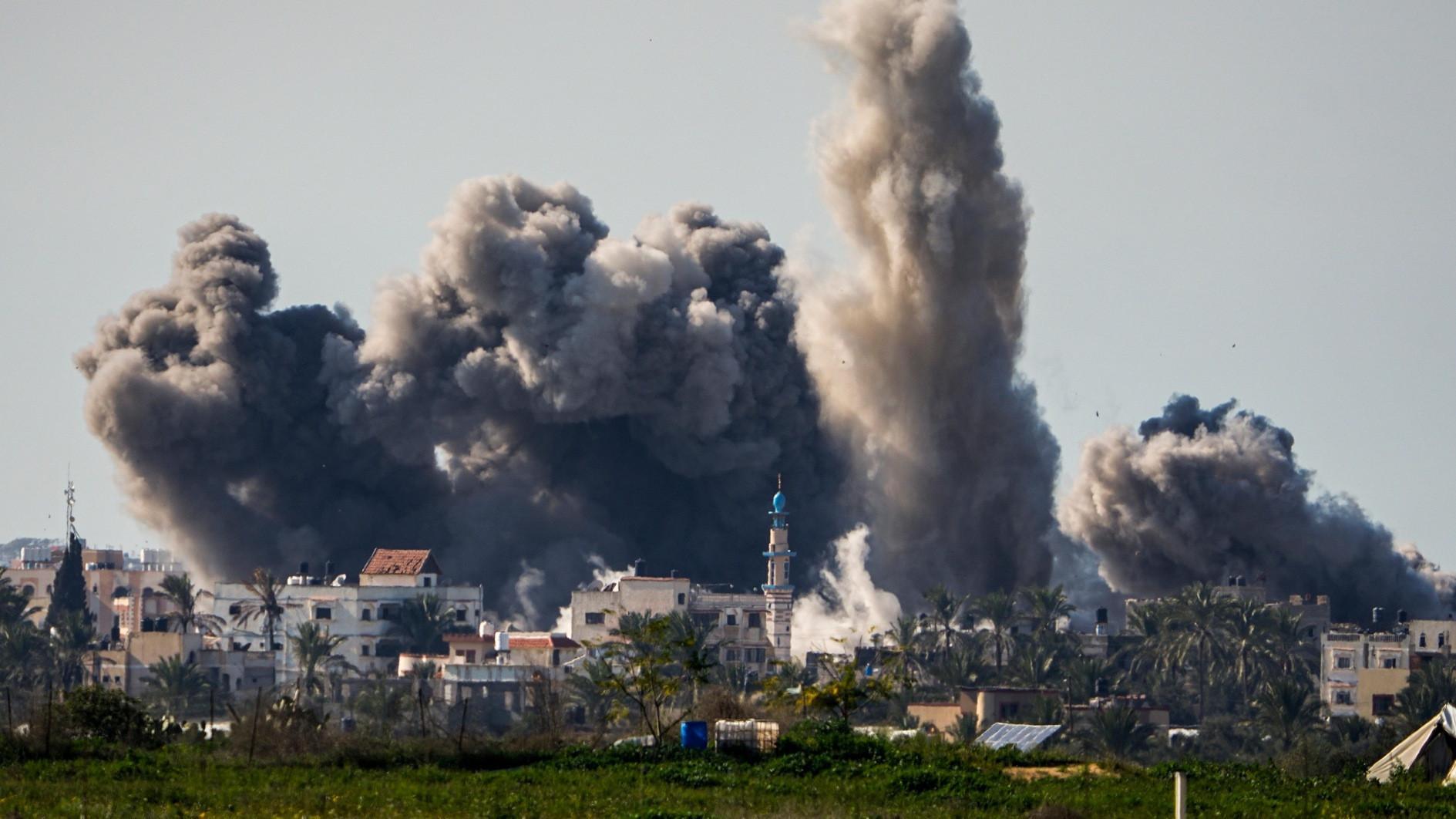 Israel hits Gaza as US wants to close truce deal