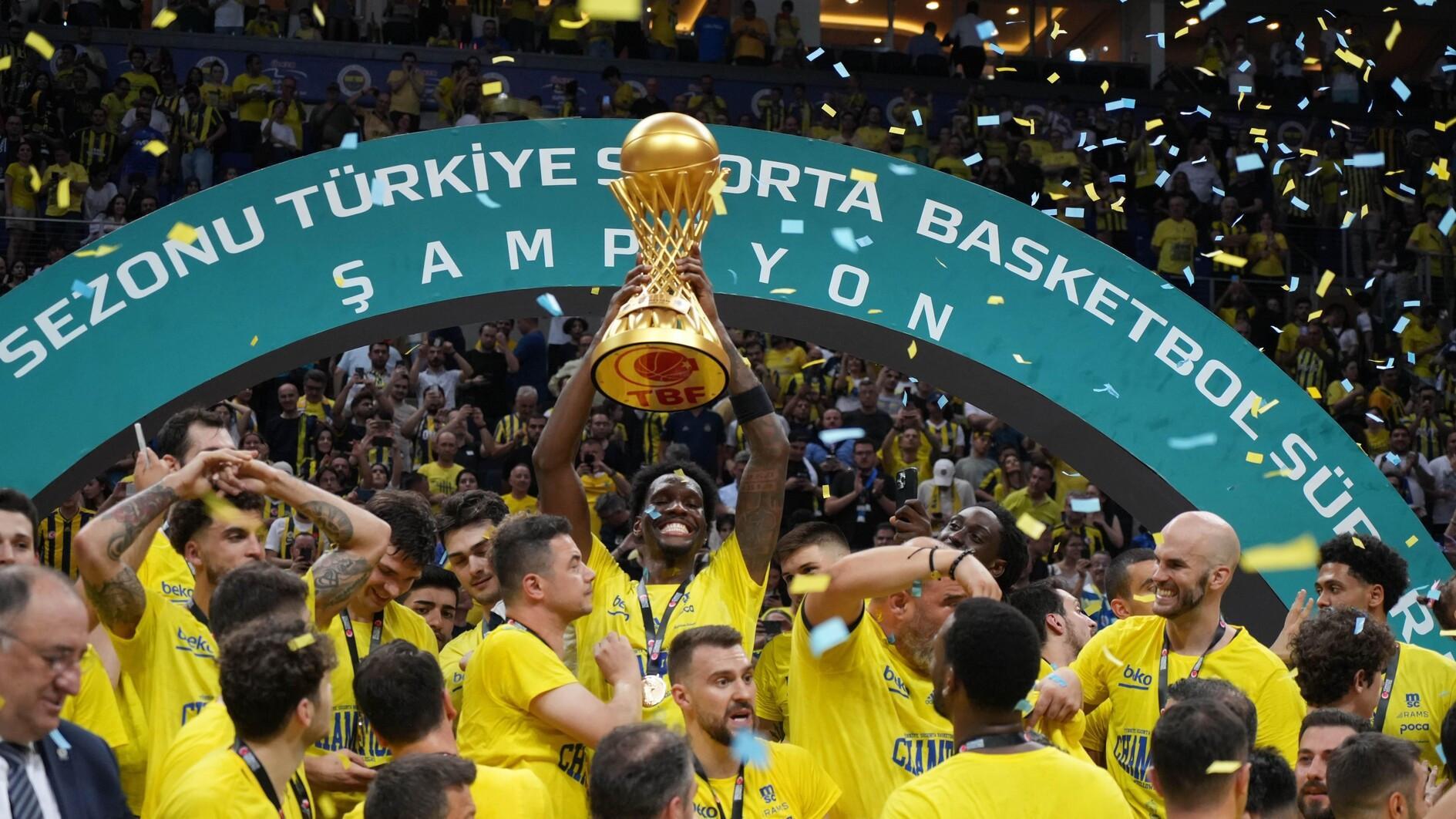 Fenerbahçe beats Anadolu Efes to win 11th domestic title