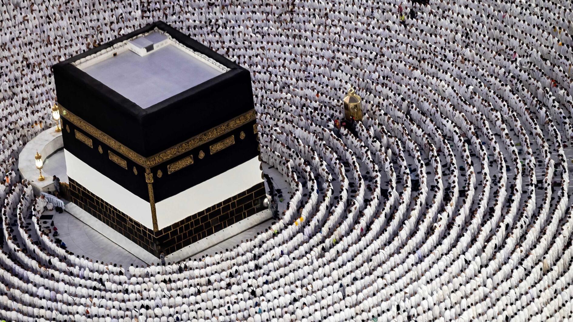 Million-plus begin hajj pilgrimage under shadow of Gaza war