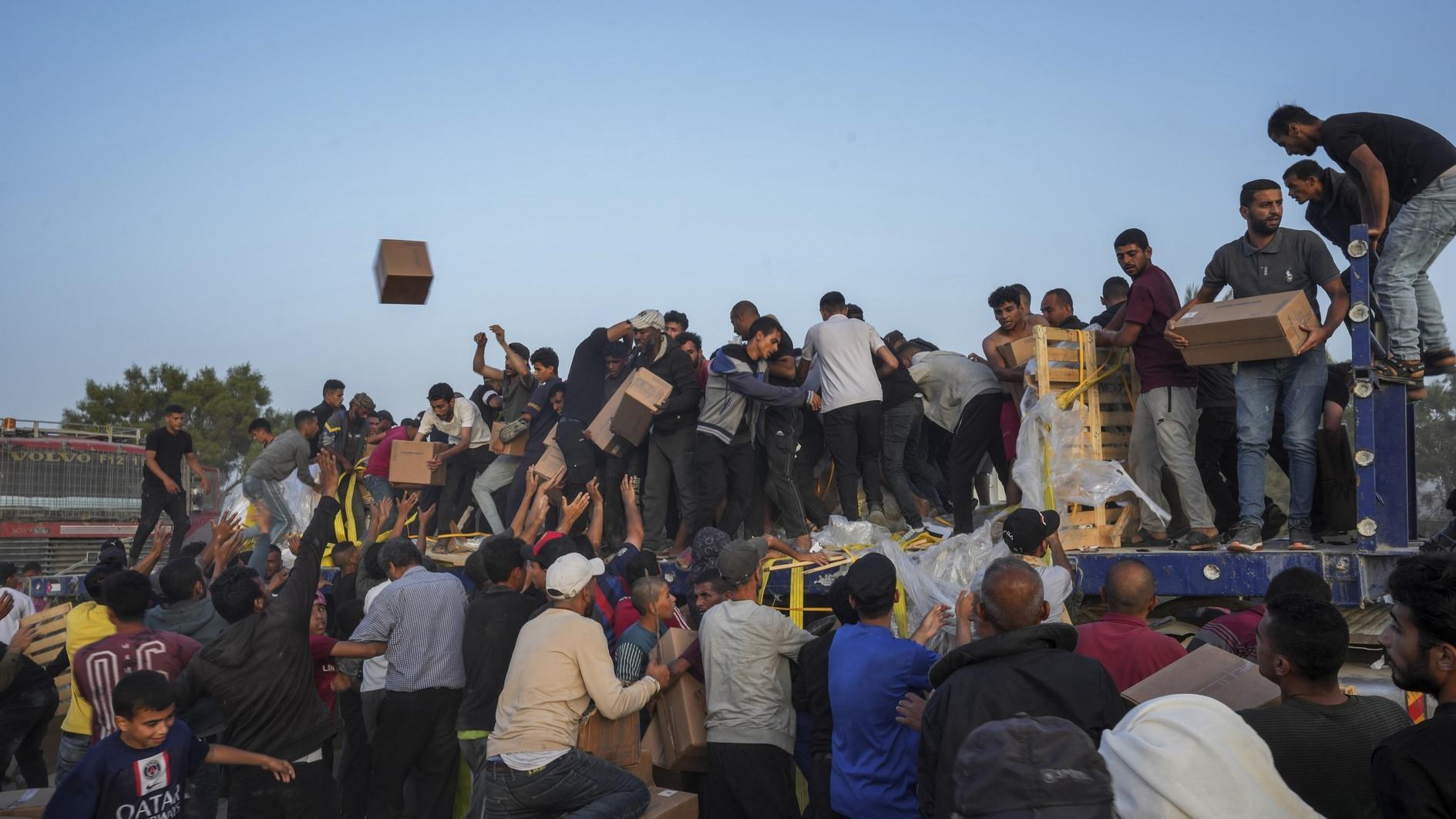 Israel announces daily Gaza pause for aid deliveries