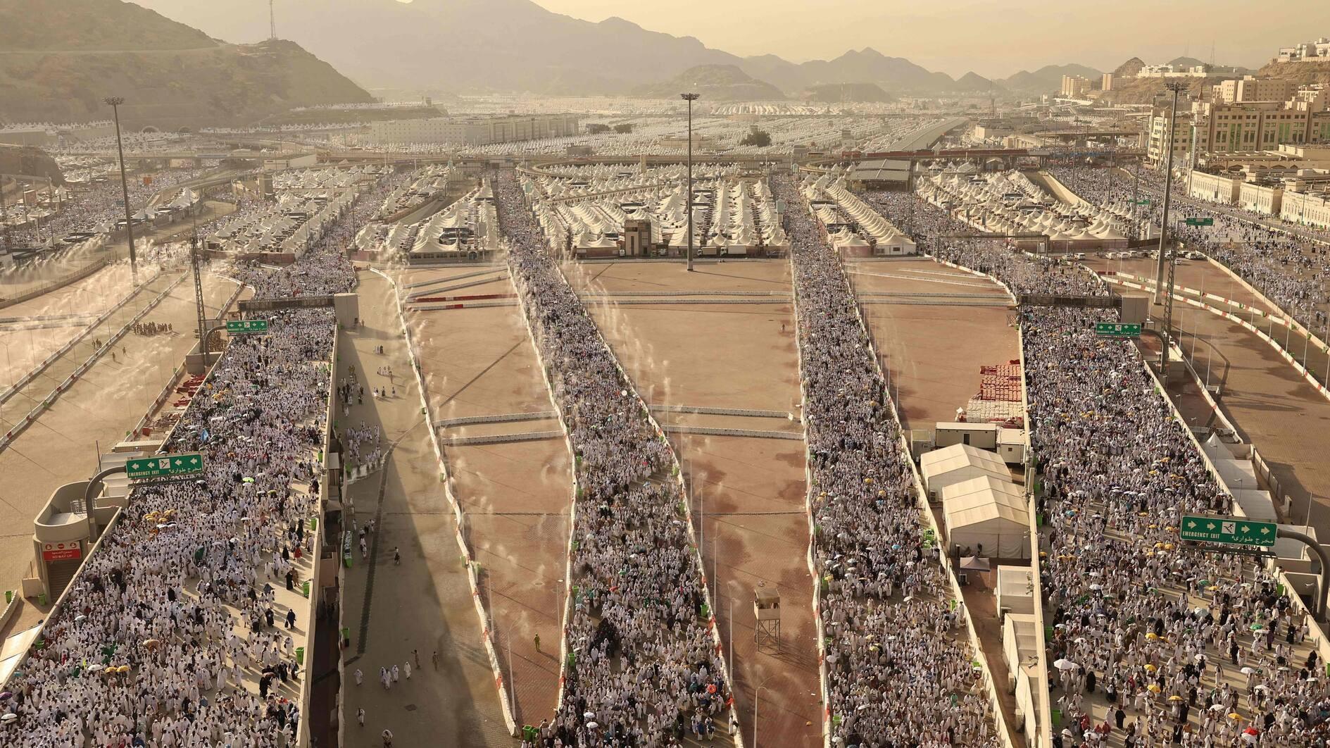Hajj pilgrims stone the devil as Muslims mark Eid al-Adha