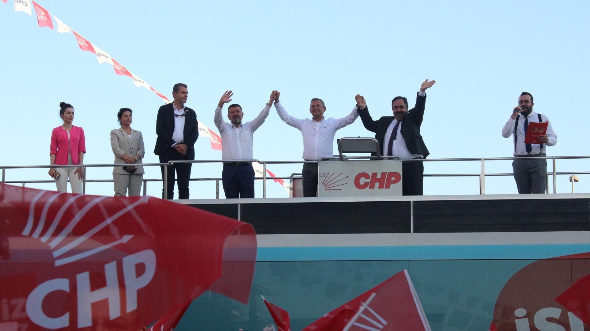 Özel vows push for rental aid to quake victims