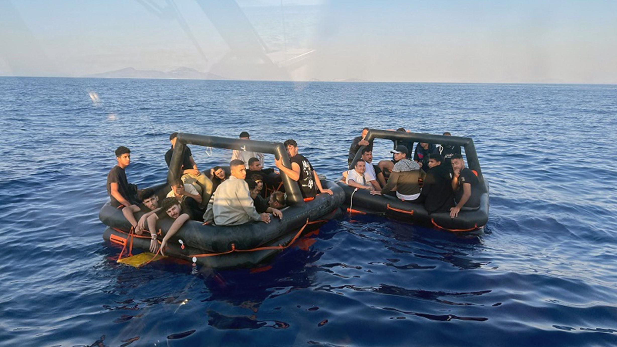 Dozens of illegal migrants caught off western coasts