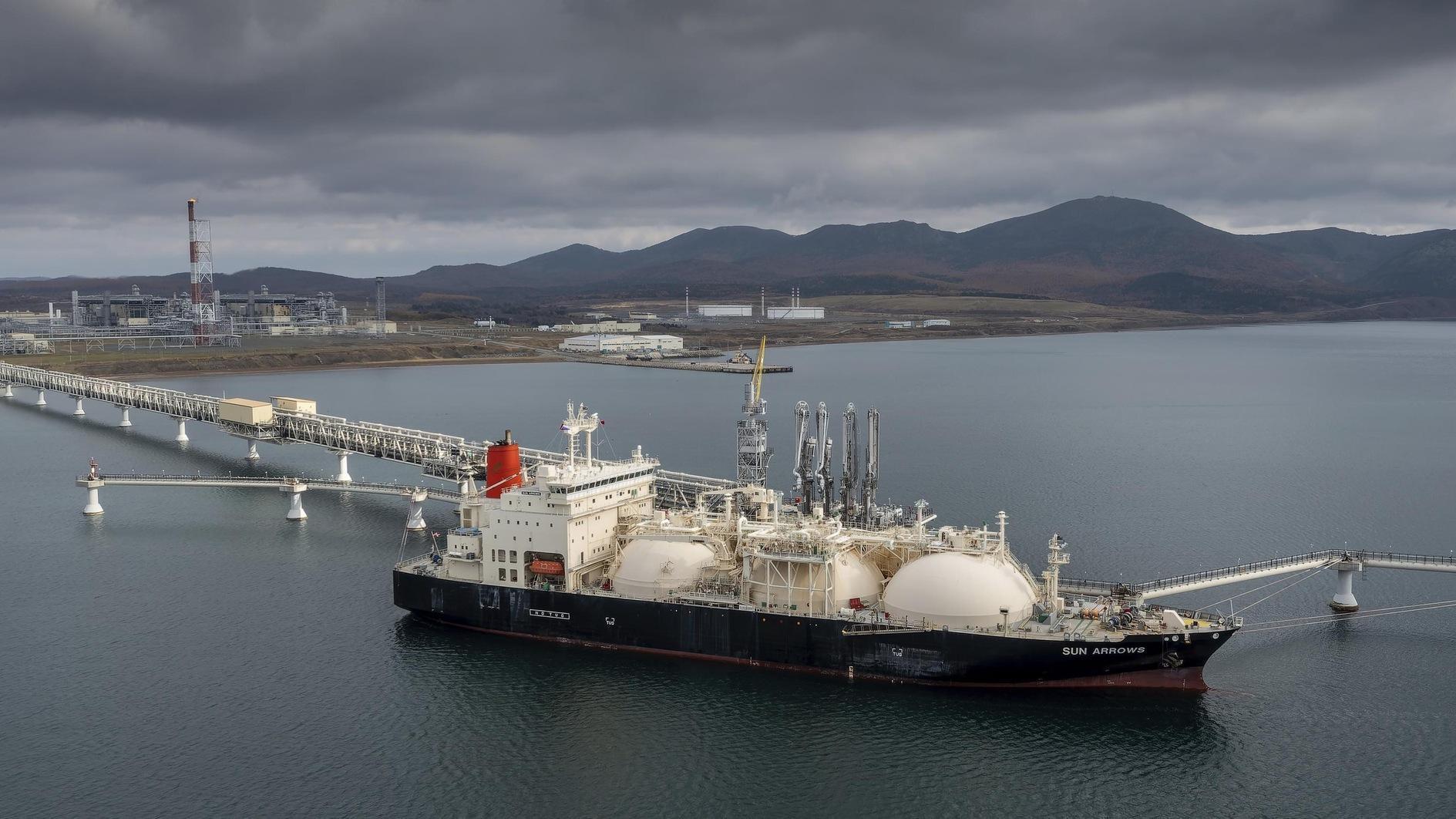 Brussels targets Russias LNG ghost fleet in new sanctions