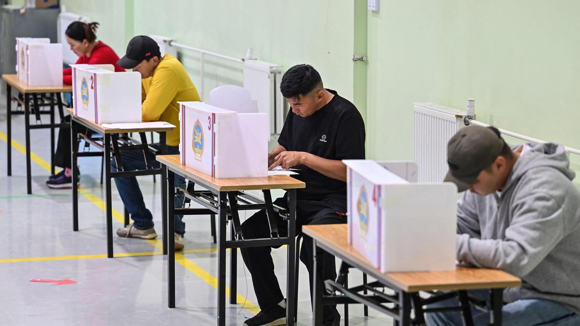 Mongolians vote as anger grows over corruption and economy