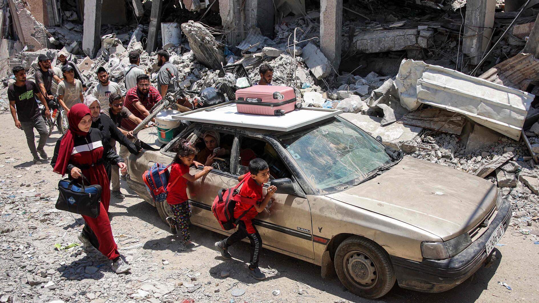 Palestinians flee as Israeli troops, warplanes strike north Gaza