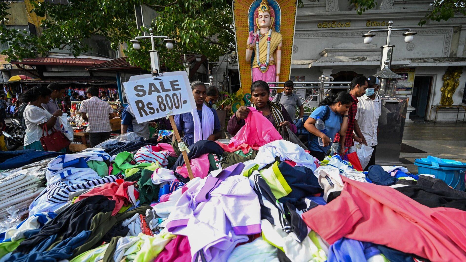 Sri Lanka bond holders agree to take 28 percent haircut