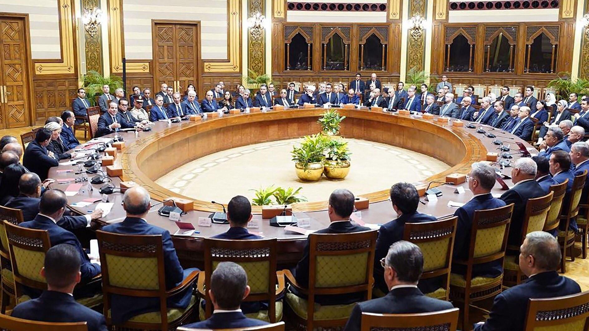 Egypt’s new gov’t sworn in amid major reshuffle