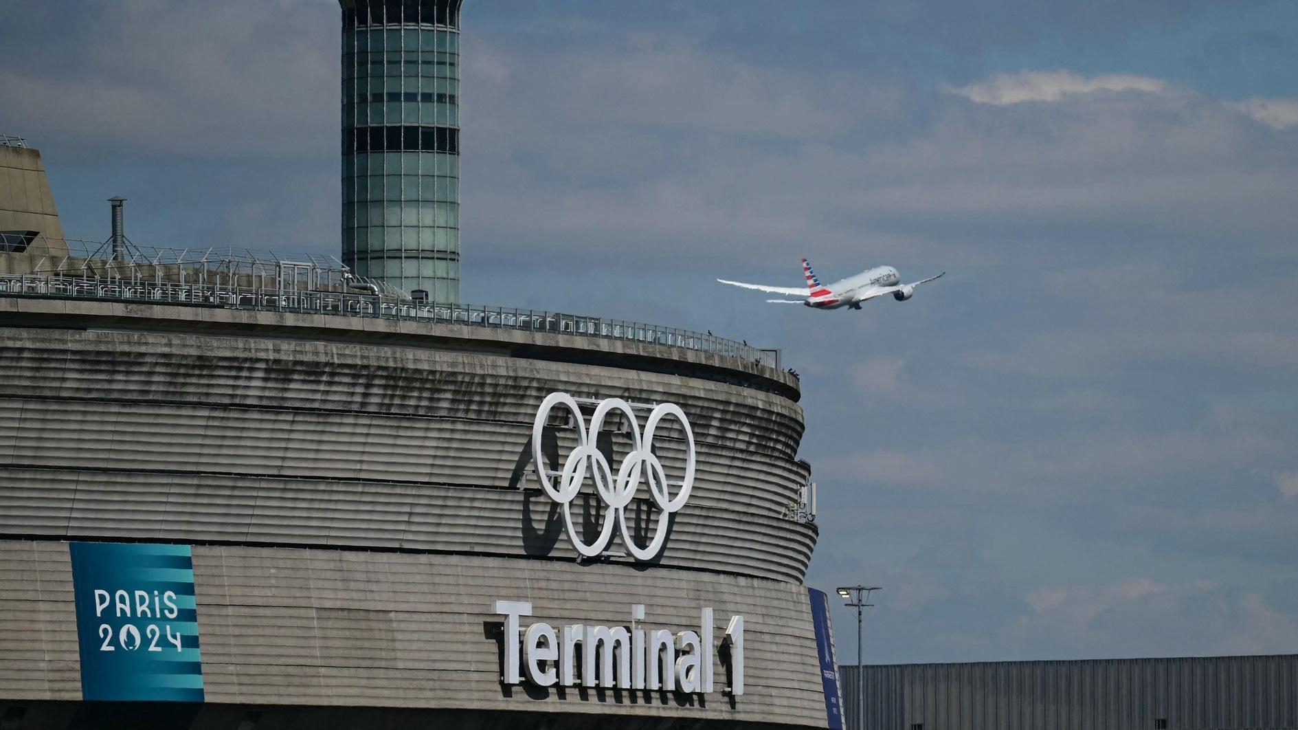 Airport worker unions call for strike week before Olympics
