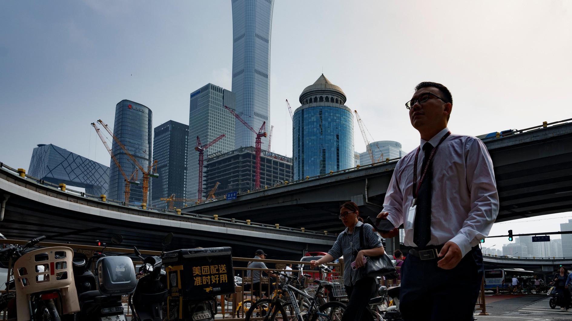 China posts disappointing growth as officials hold key meeting