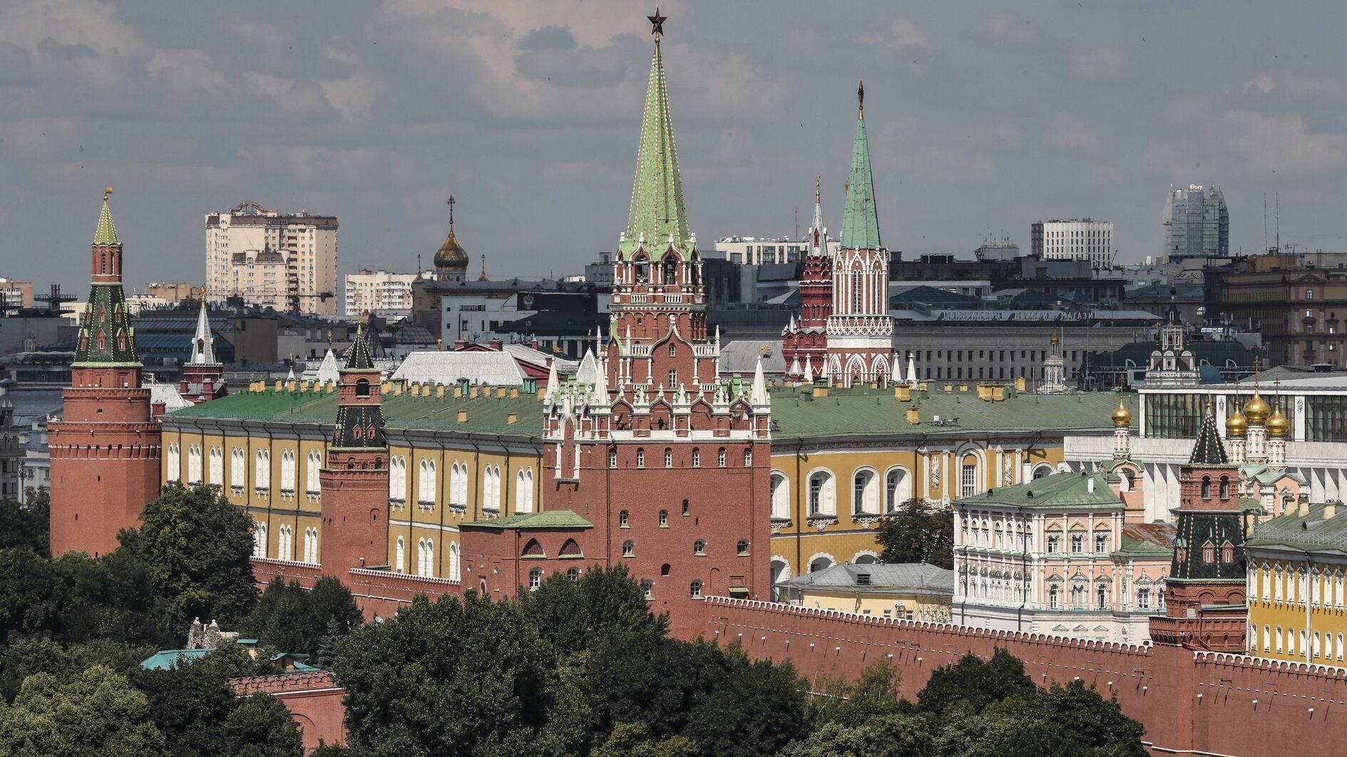 Russia gives cautious reaction to Zelenskys summit offer