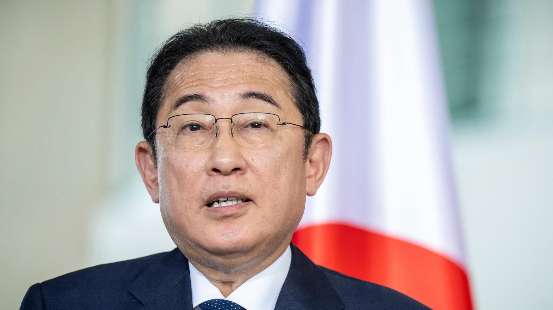 Japan PM apologises to forced sterilization victims