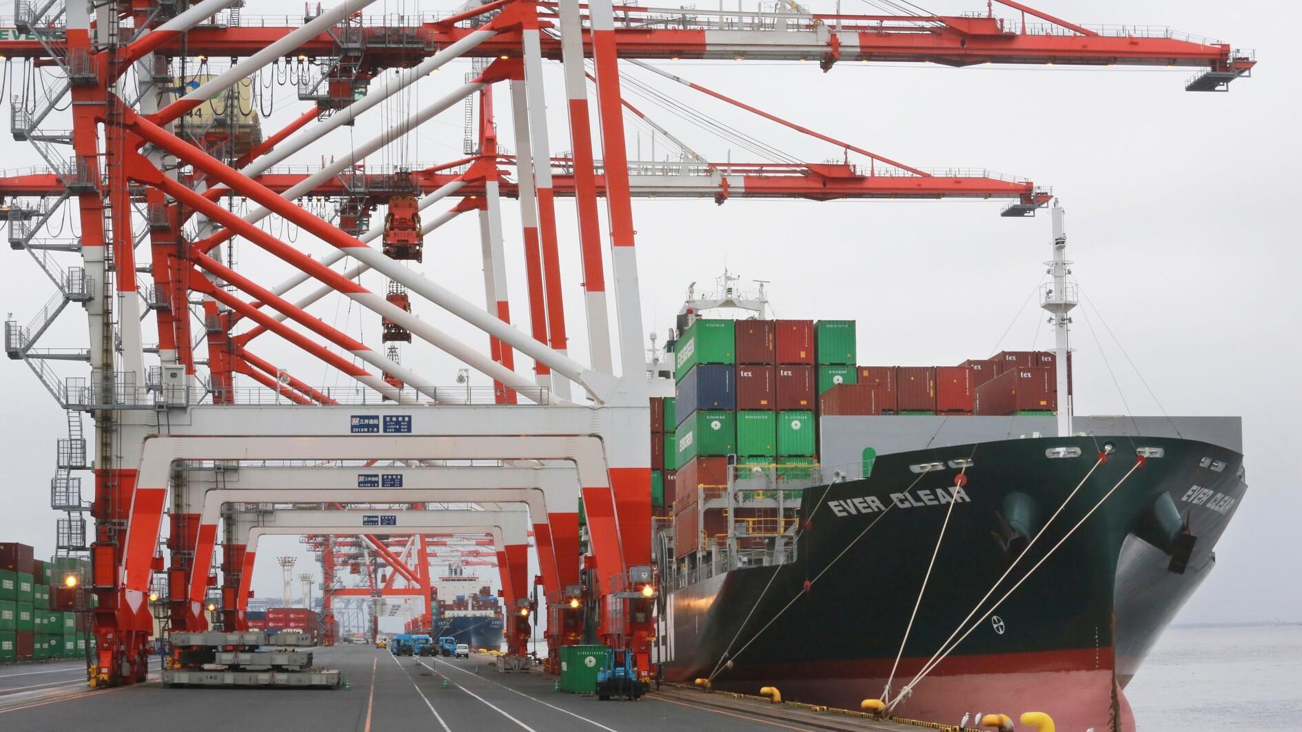 Japans trade deficit declines in 6 months as exports recover