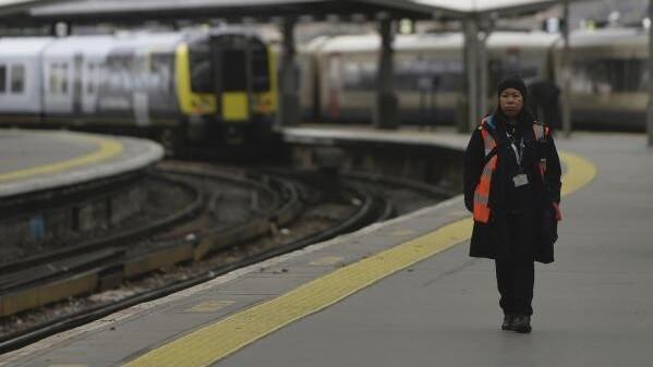 UK govt launches plans to renationalise railways
