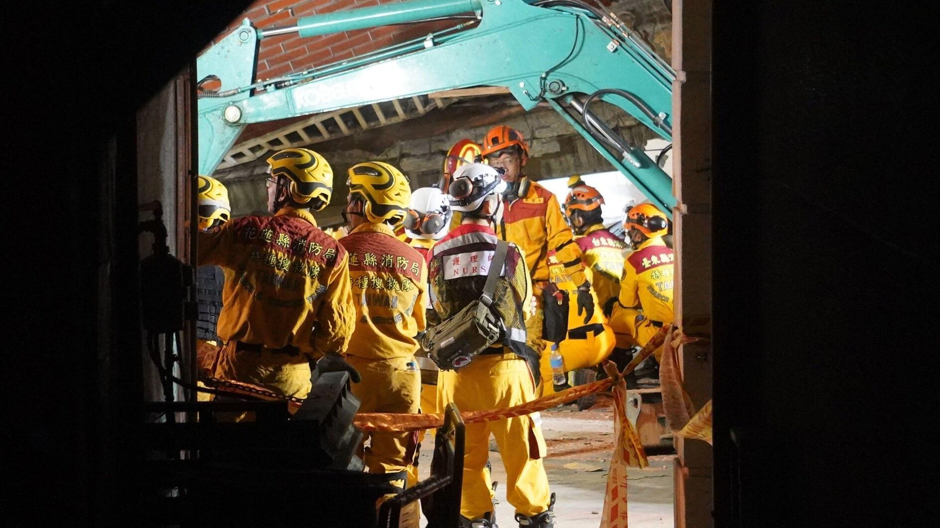11 dead, over 30 missing after China bridge collapse