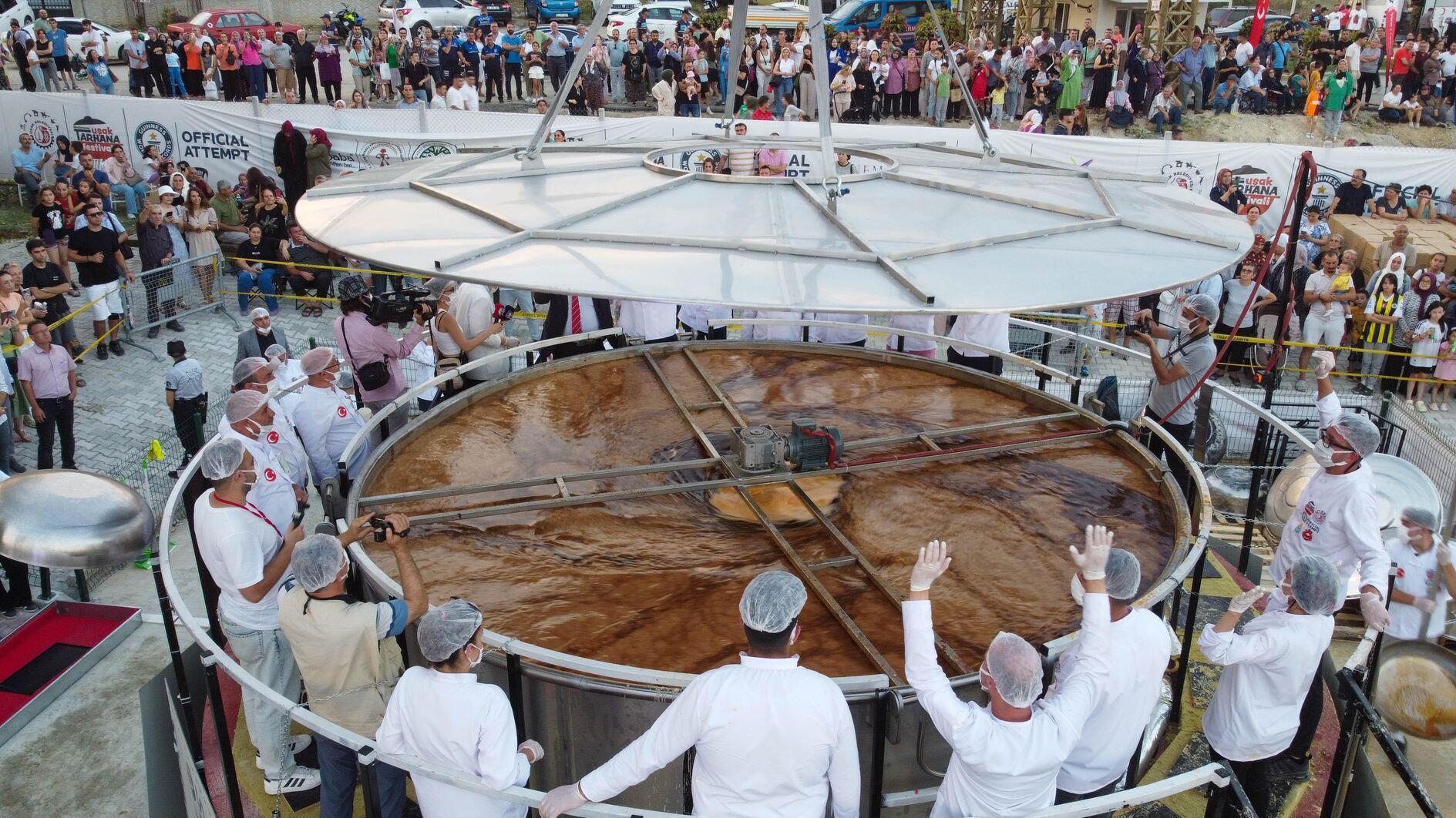 Tarhana breaks Guiness record with largest bowl of soup