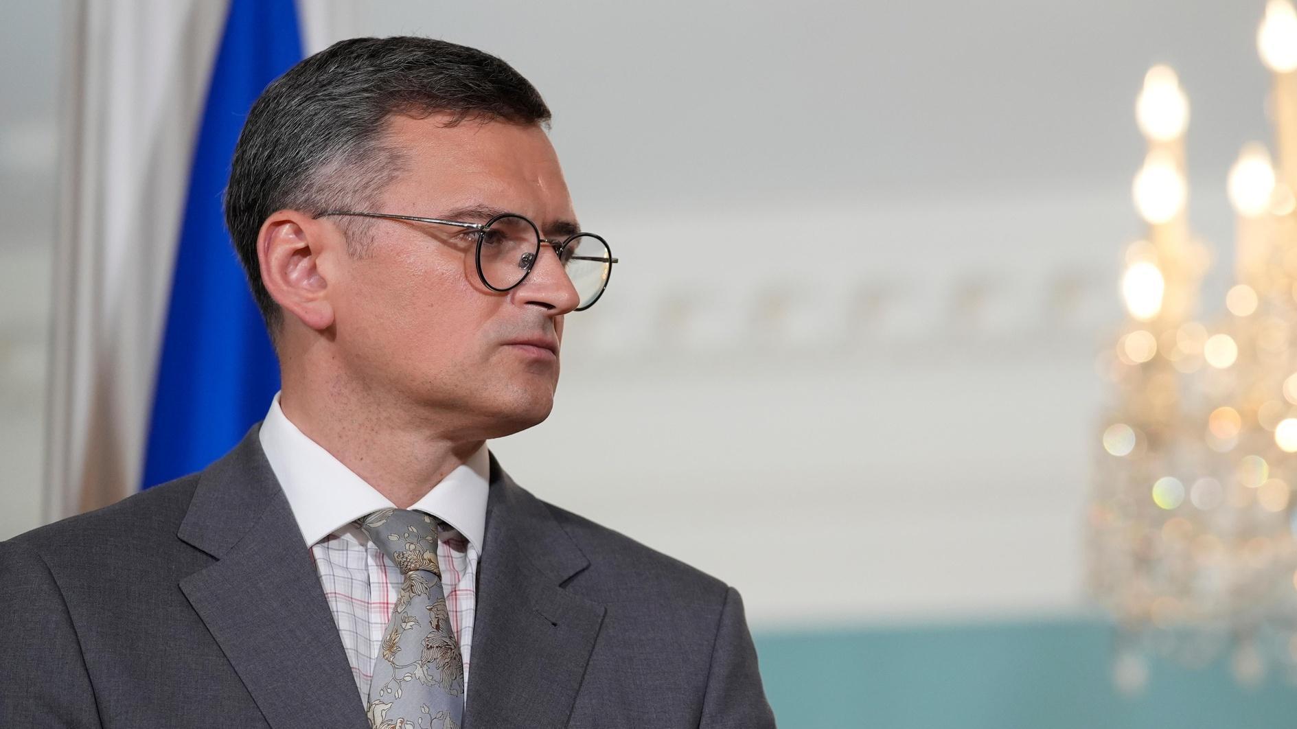 Chinas FM discusses peace plans with Ukraine counterpart