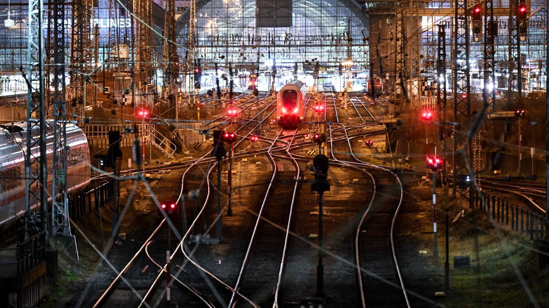 Deutsche Bahn suffers 16-fold jump in losses in first half