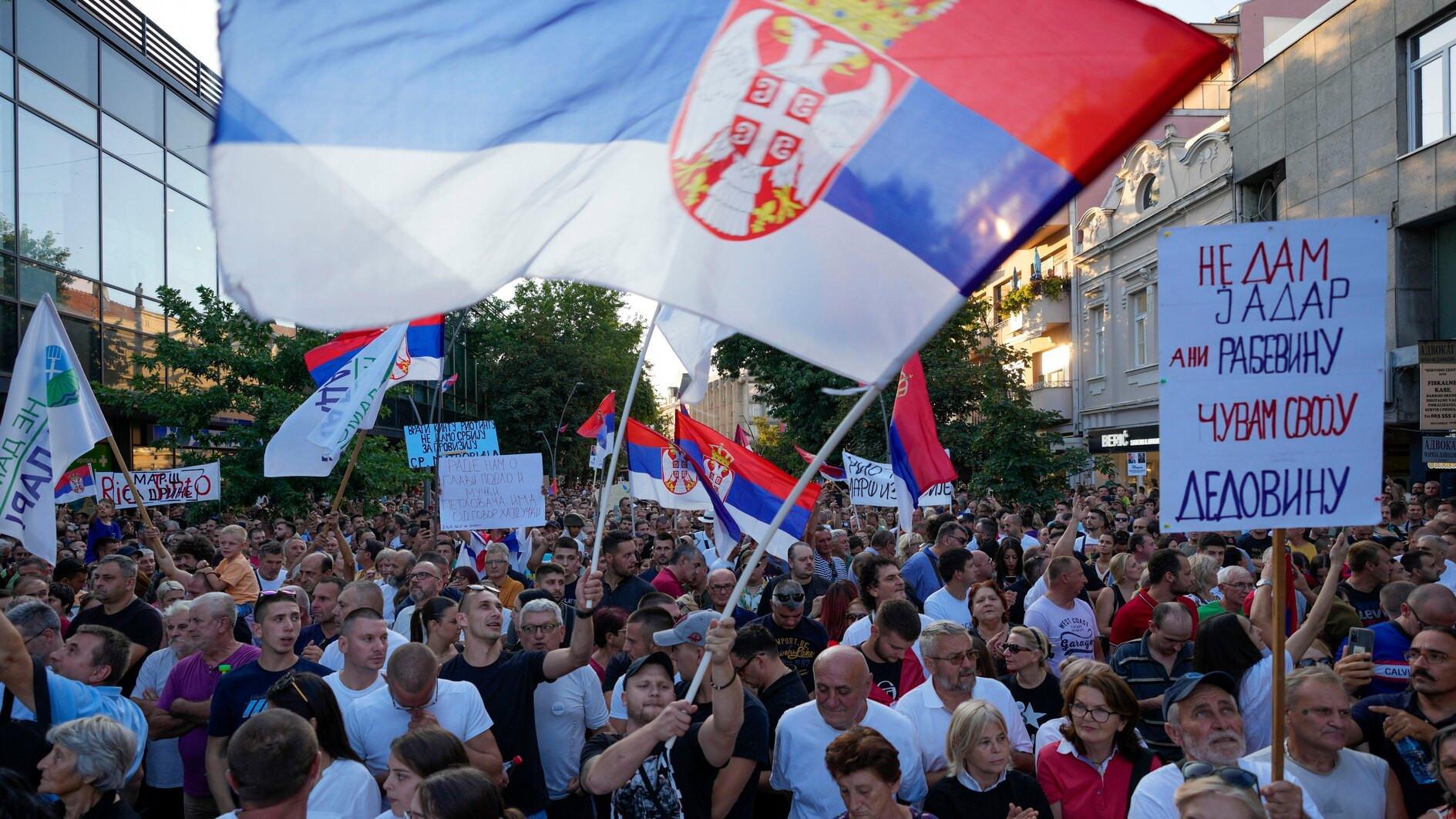 Thousands protest Serbias lithium deal with EU