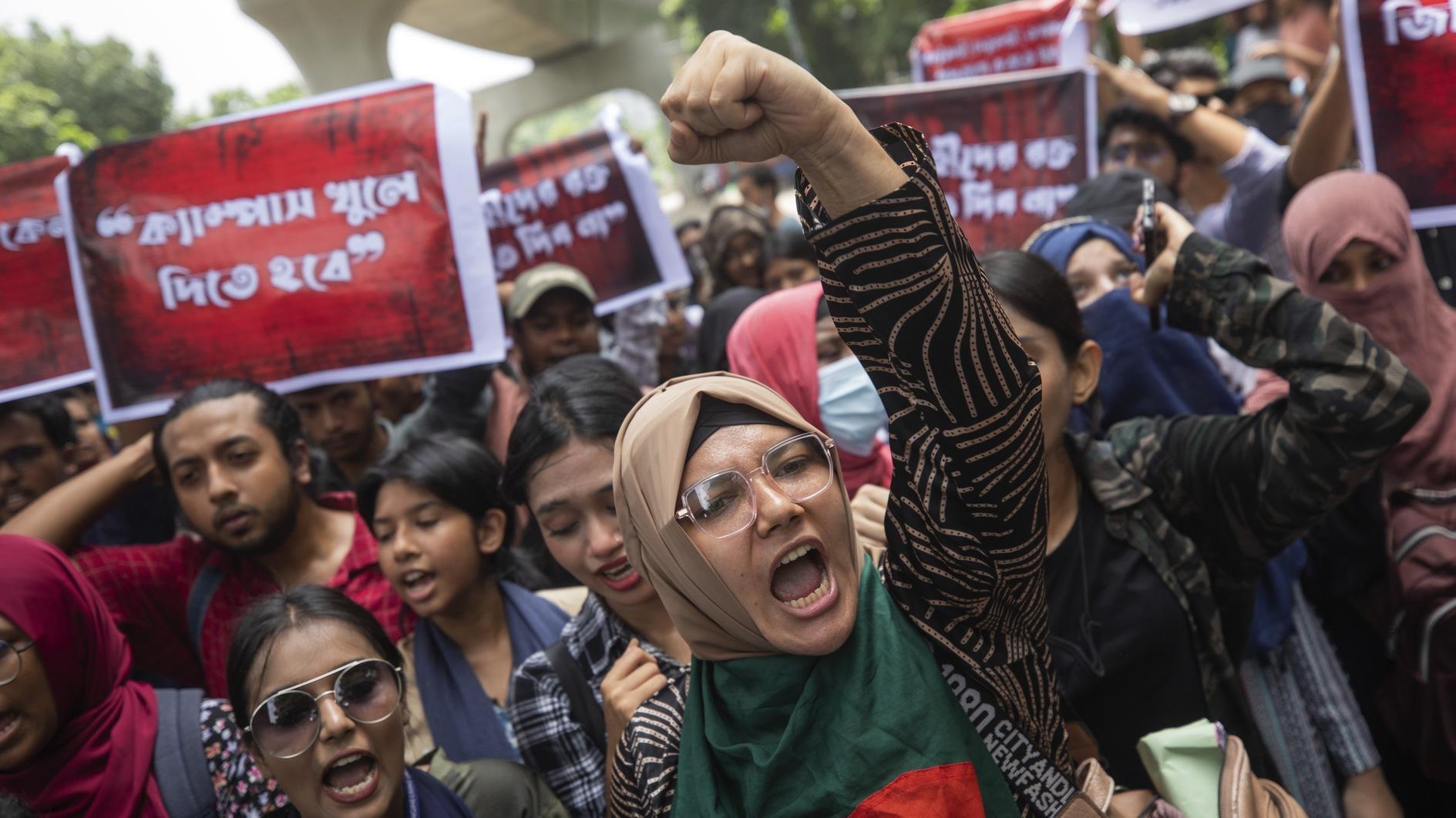 Bangladesh police release student leaders after unrest
