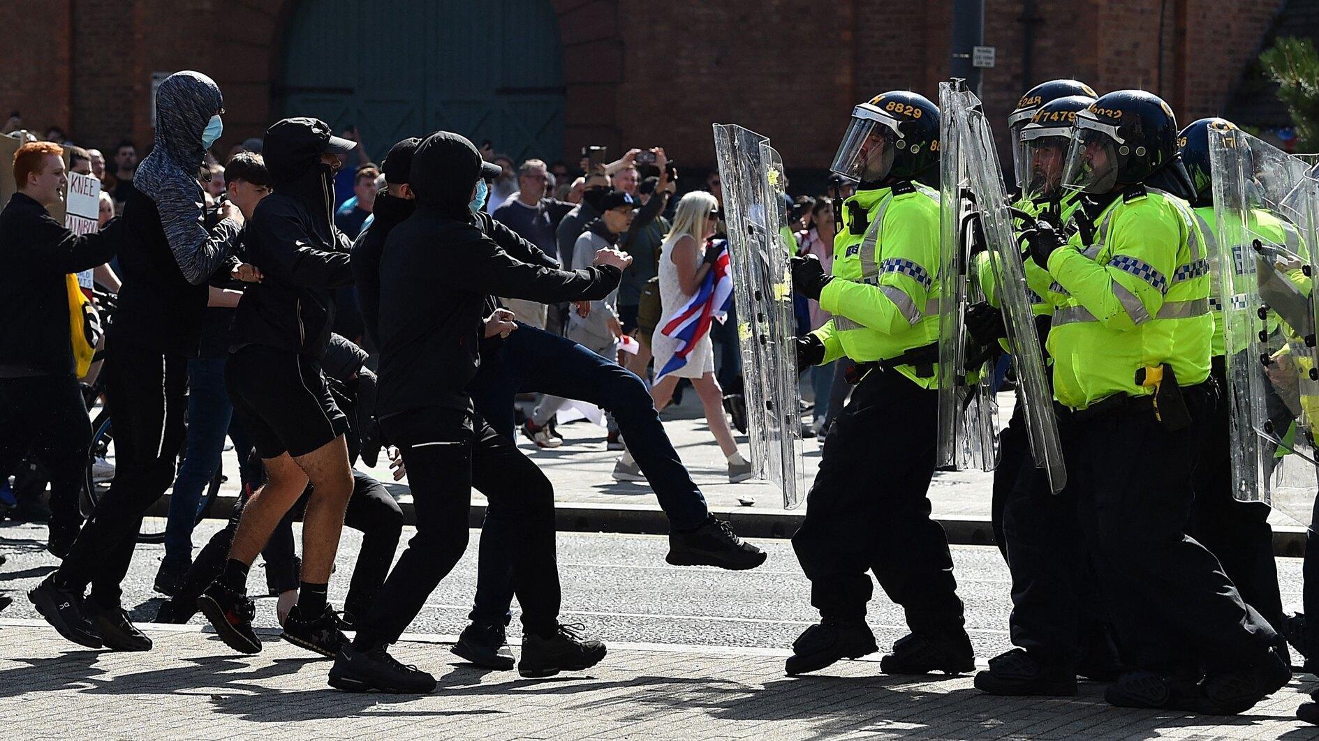 UK government vows consequences for far-right rioters