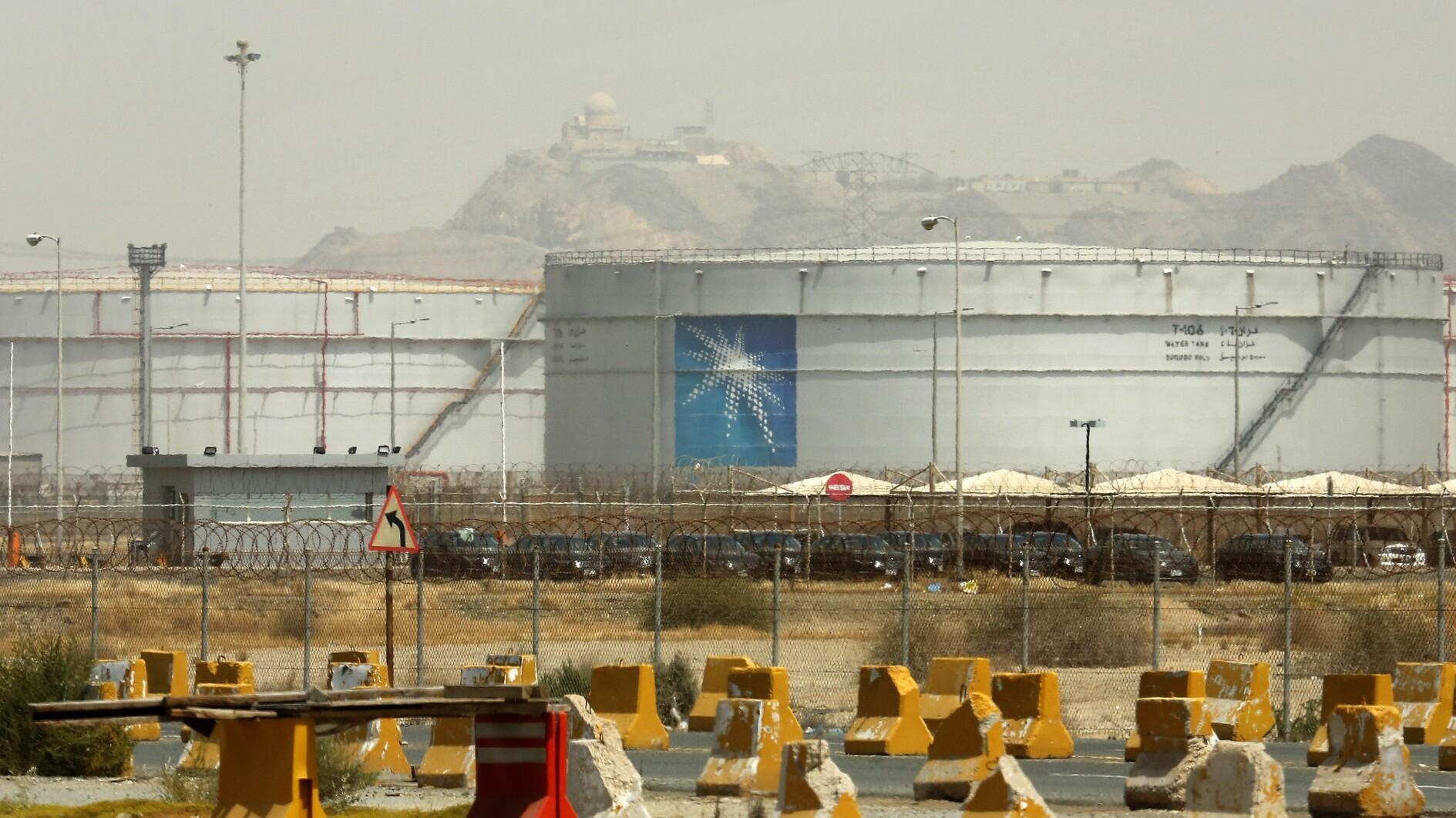Aramco’s second quarter profit dips as output stays low