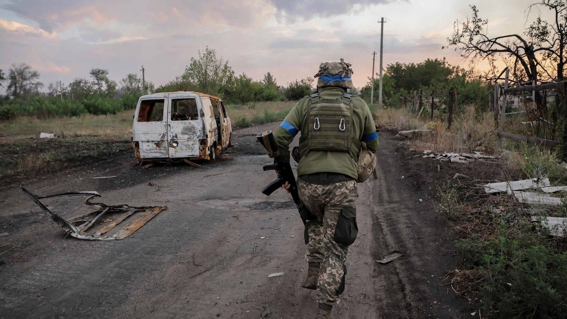 Thousands evacuated as Russia battles major Ukrainian border incursion
