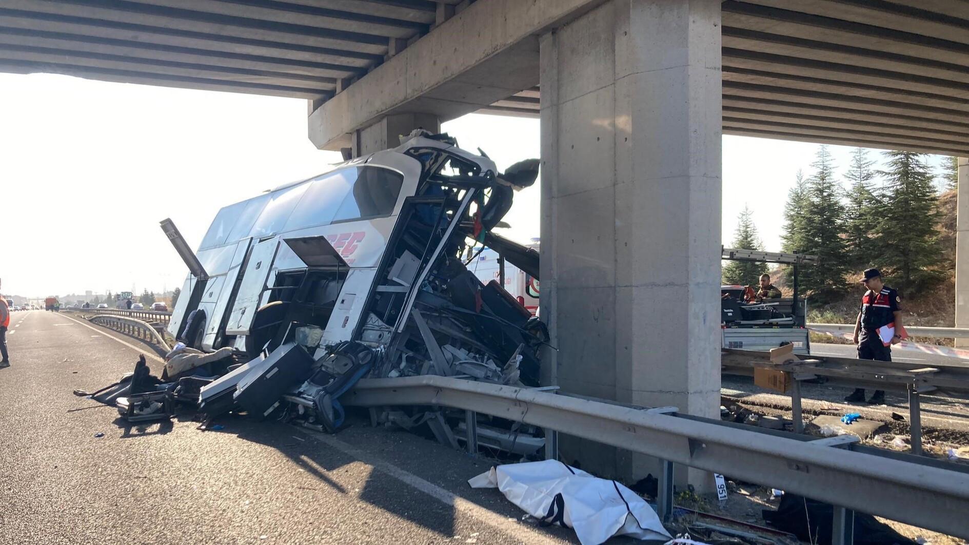 Bus crash in Ankara kills 9, injures 26
