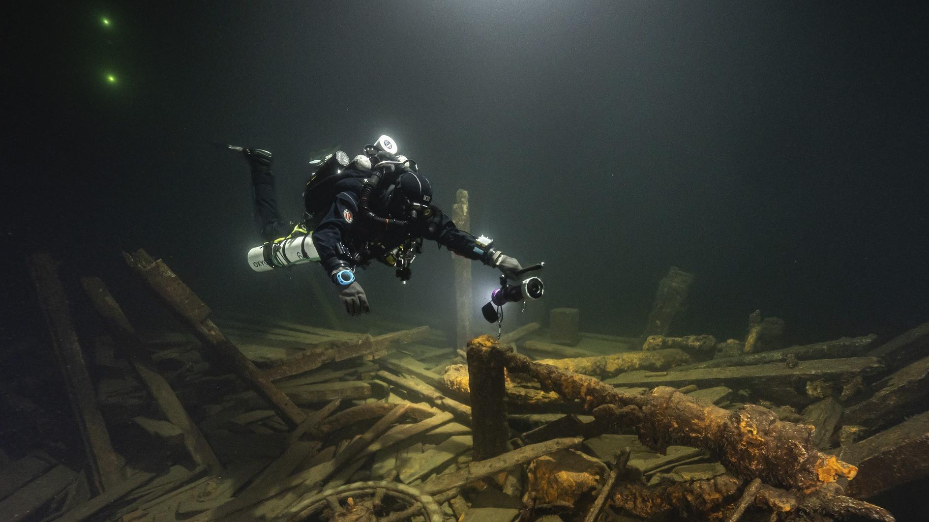 A 19th-century shipwreck filled with Champagne bottles