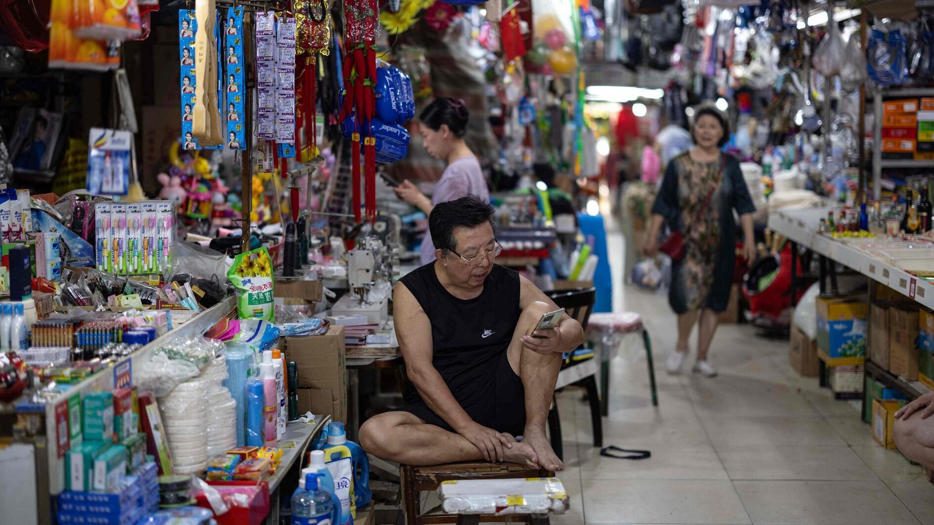 China consumer prices hit five-month high, top forecasts