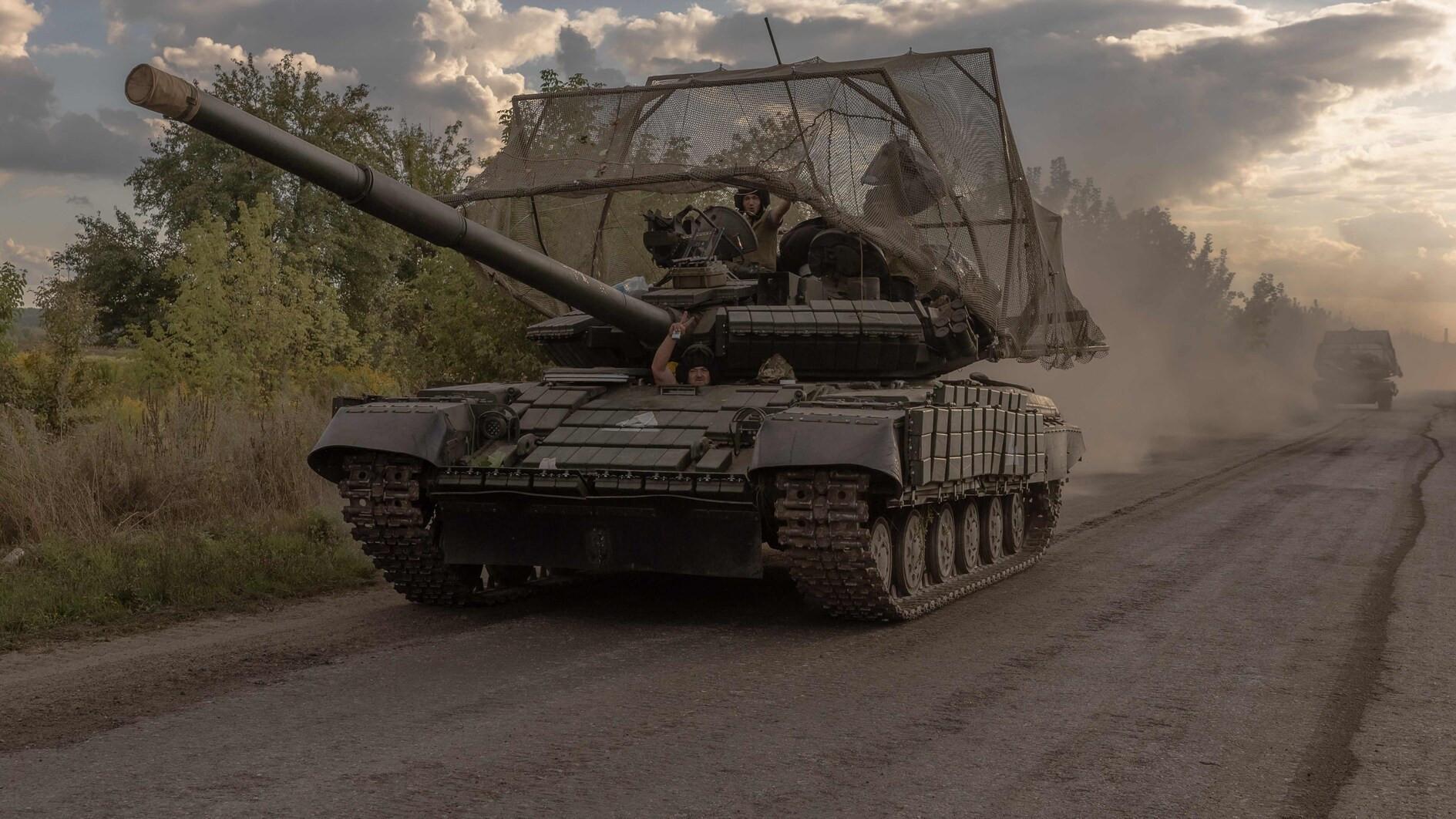 Russia battles to contain Ukraine push