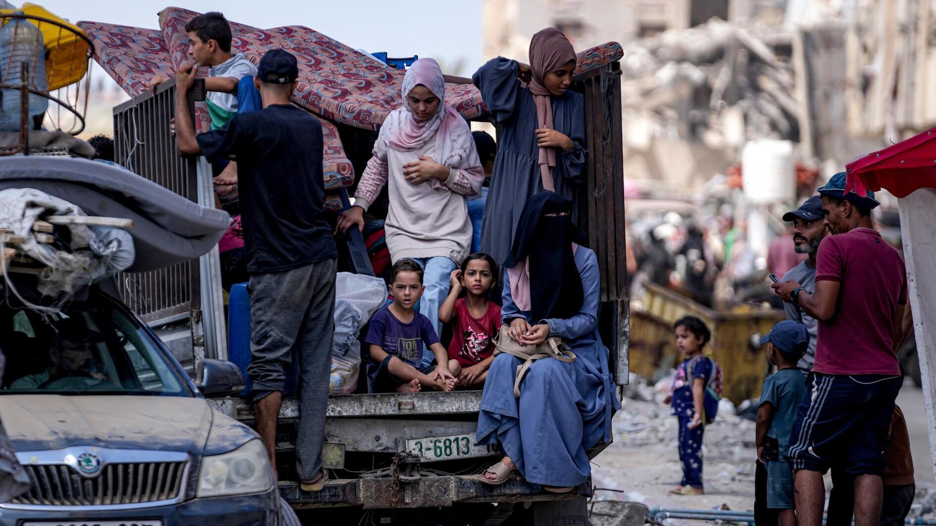 Over 75,000 Palestinian displaced in southwest Gaza in past few days: UN official