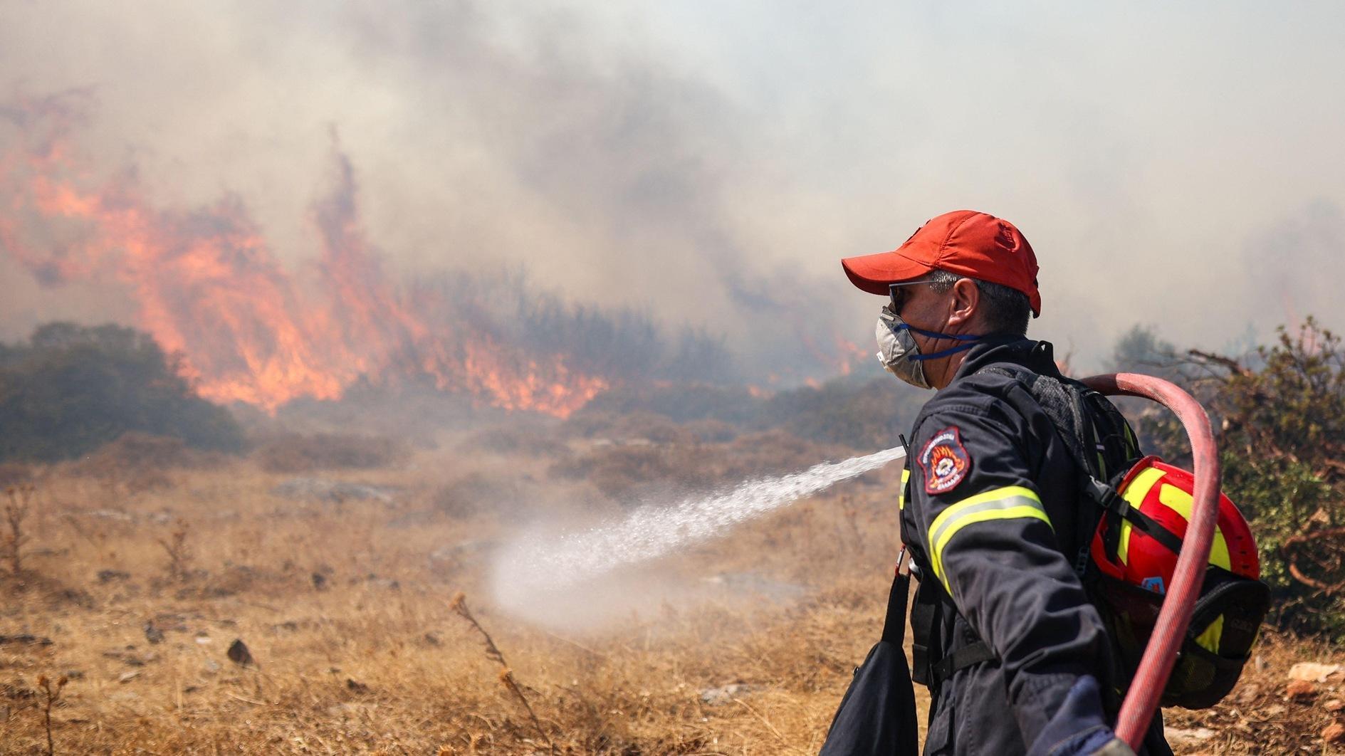 Greece battles deadly wildfire for third day