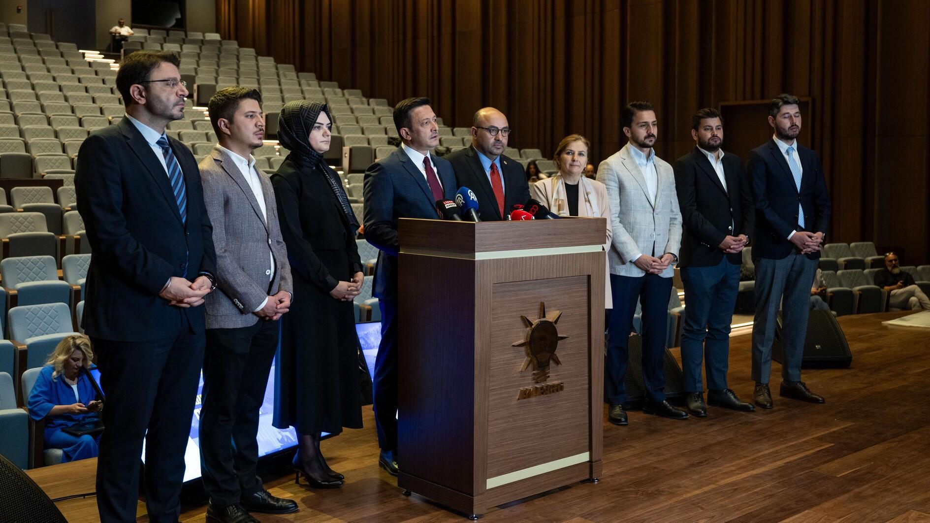 Two MPs, 15 mayors set to join AKP, says deputy leader