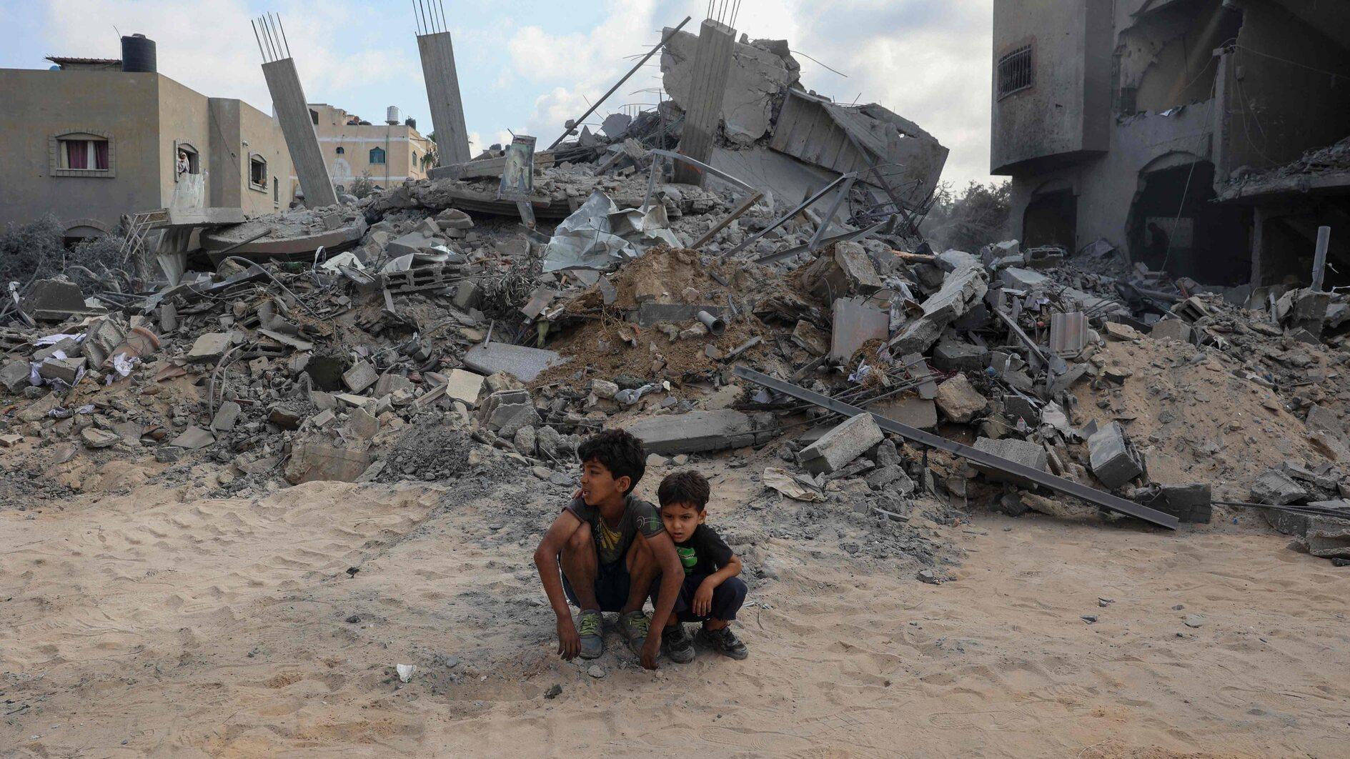 Ceasefire talks resume in Qatar as violence surges in Gaza