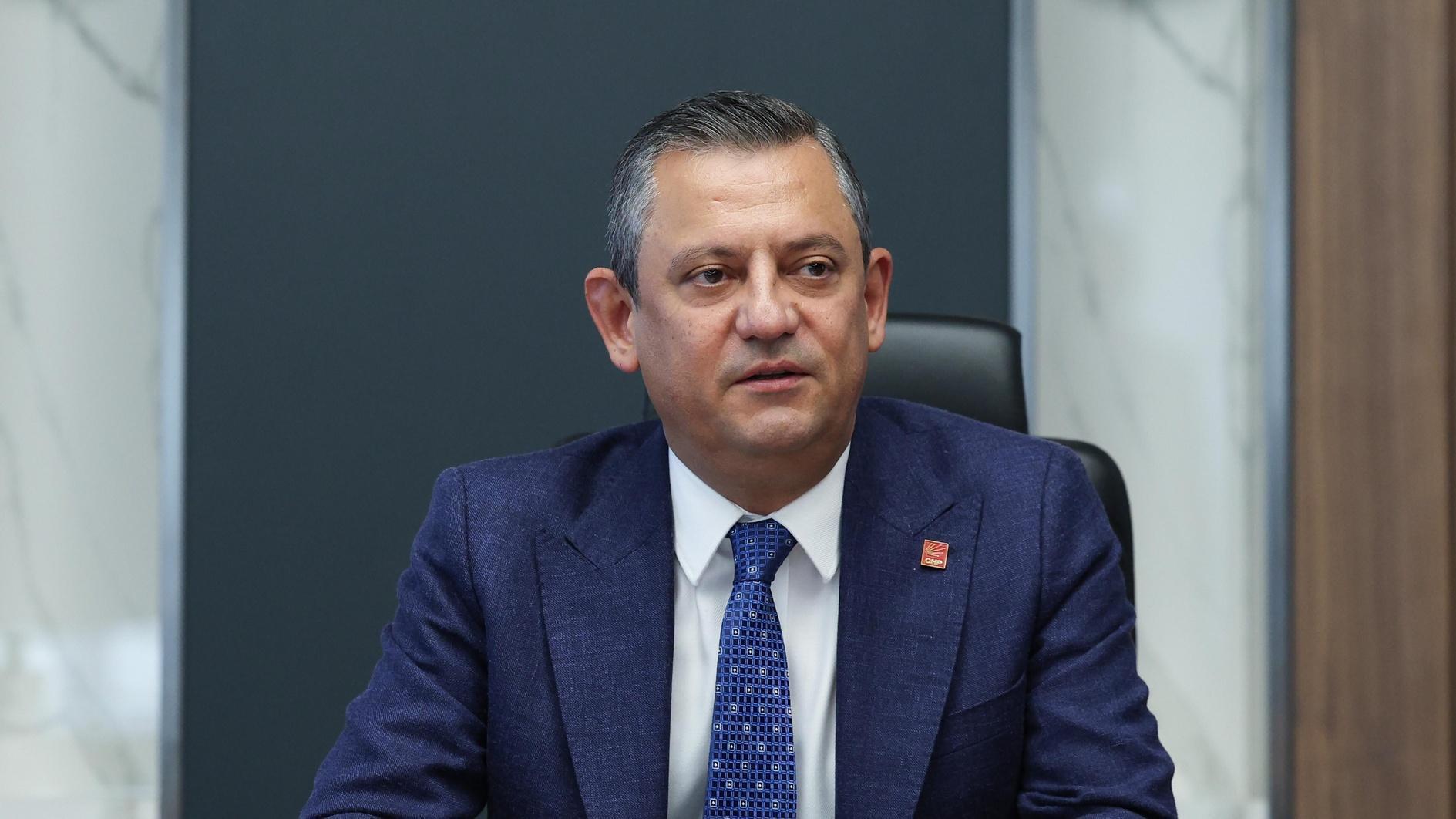 CHPs Özel holds talks with Palestinian leader