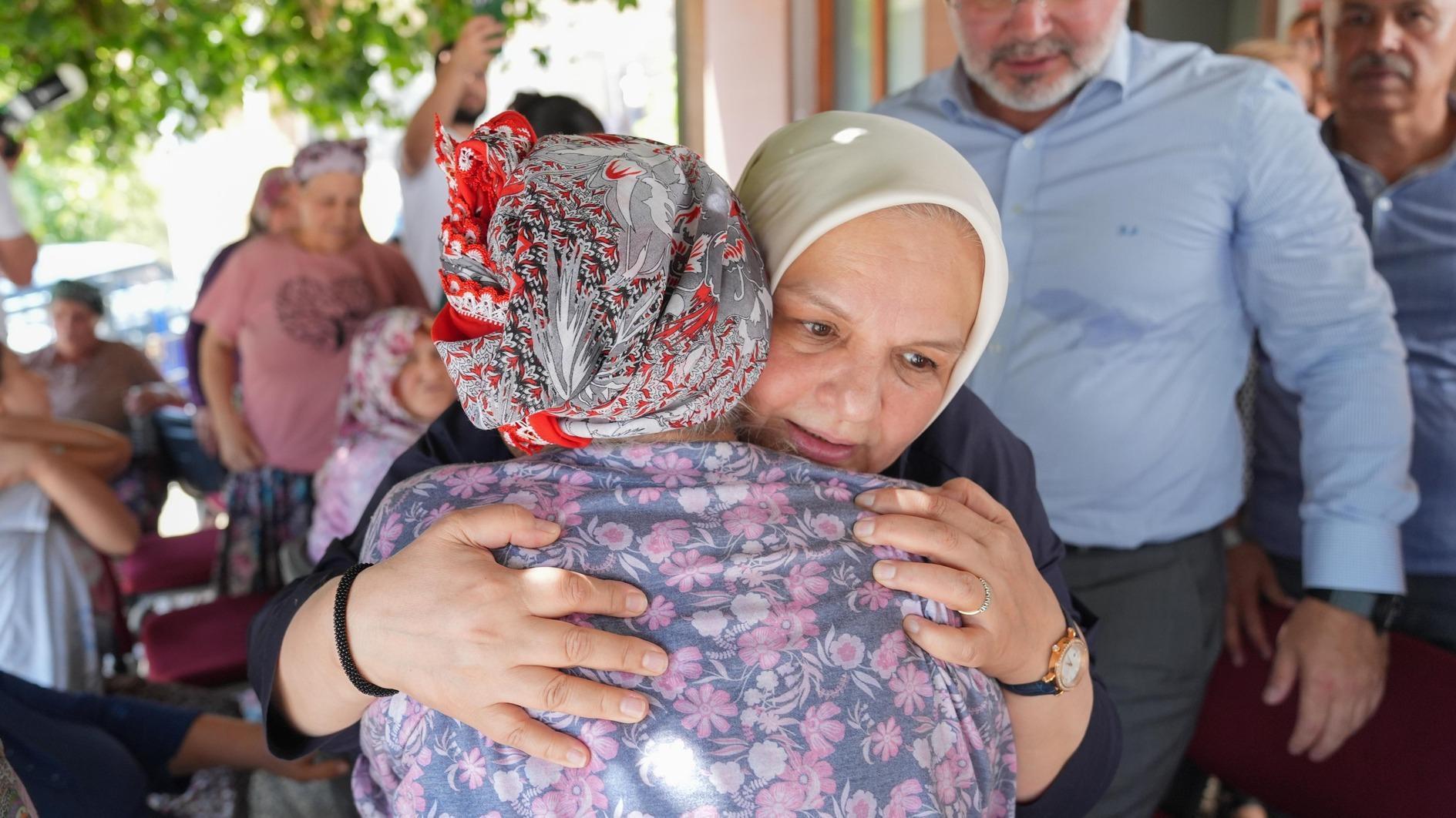 Erdoğan vows support for İzmir wildfire victims