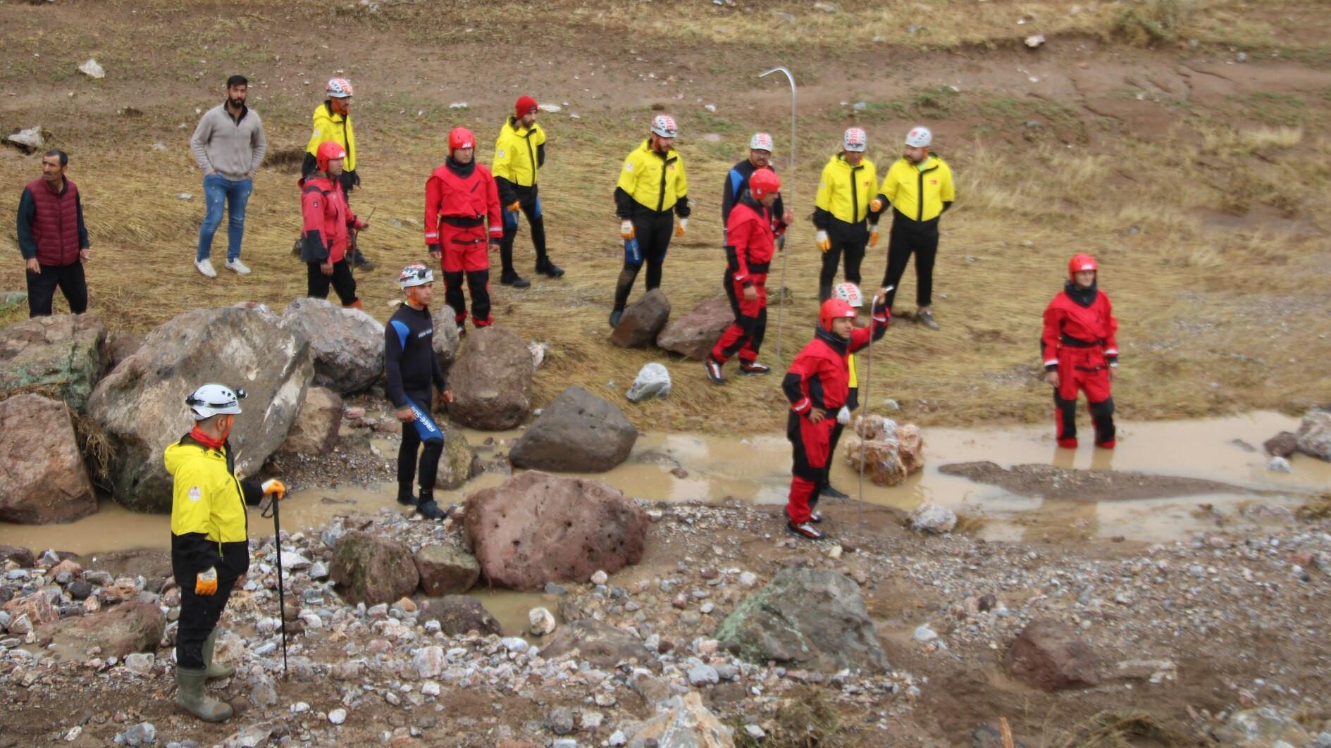 Severe floods leave one dead, one missing in central provinces