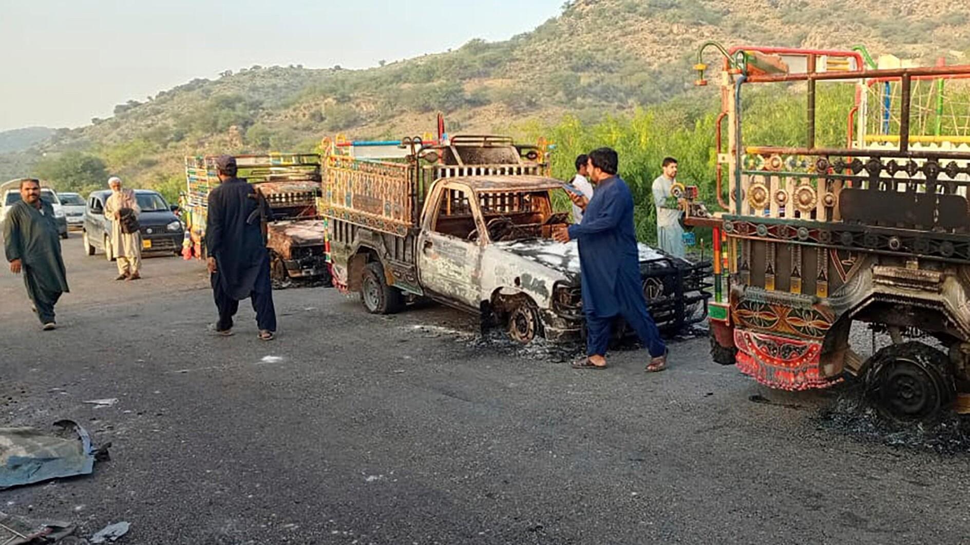Gunmen kill 39 in coordinated attacks in southwest Pakistan